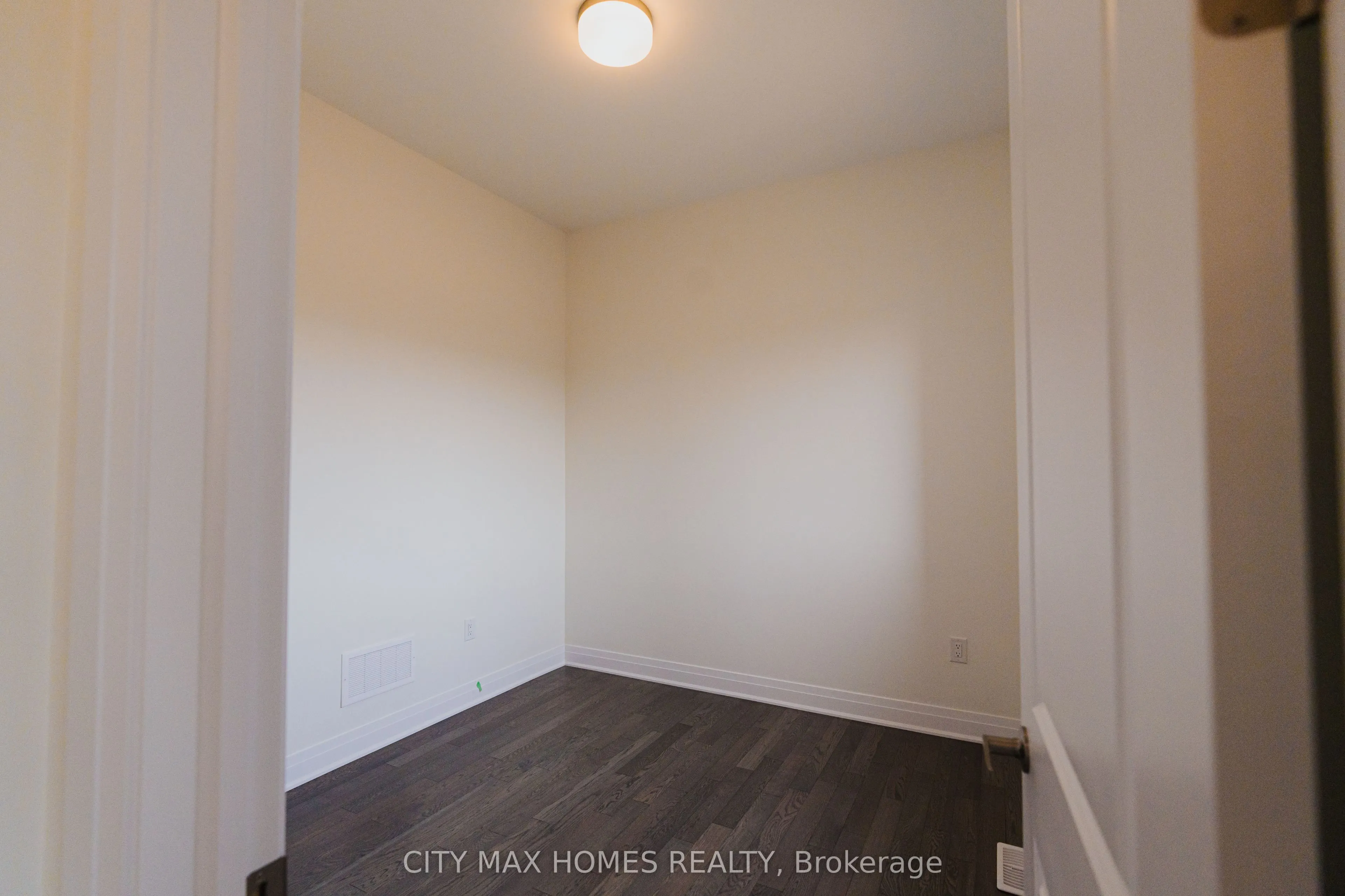 3240 Mariner Passage