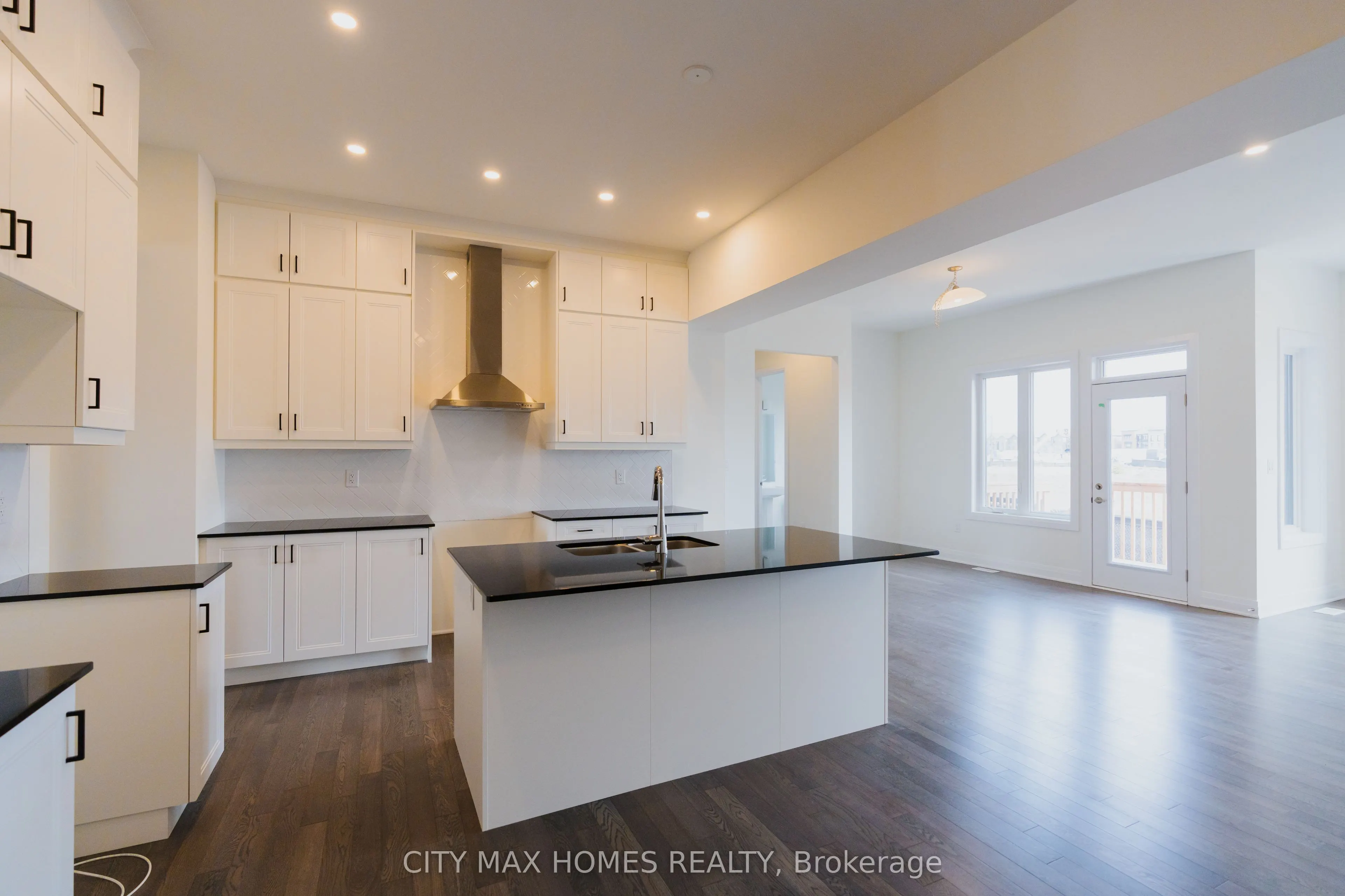 3240 Mariner Passage
