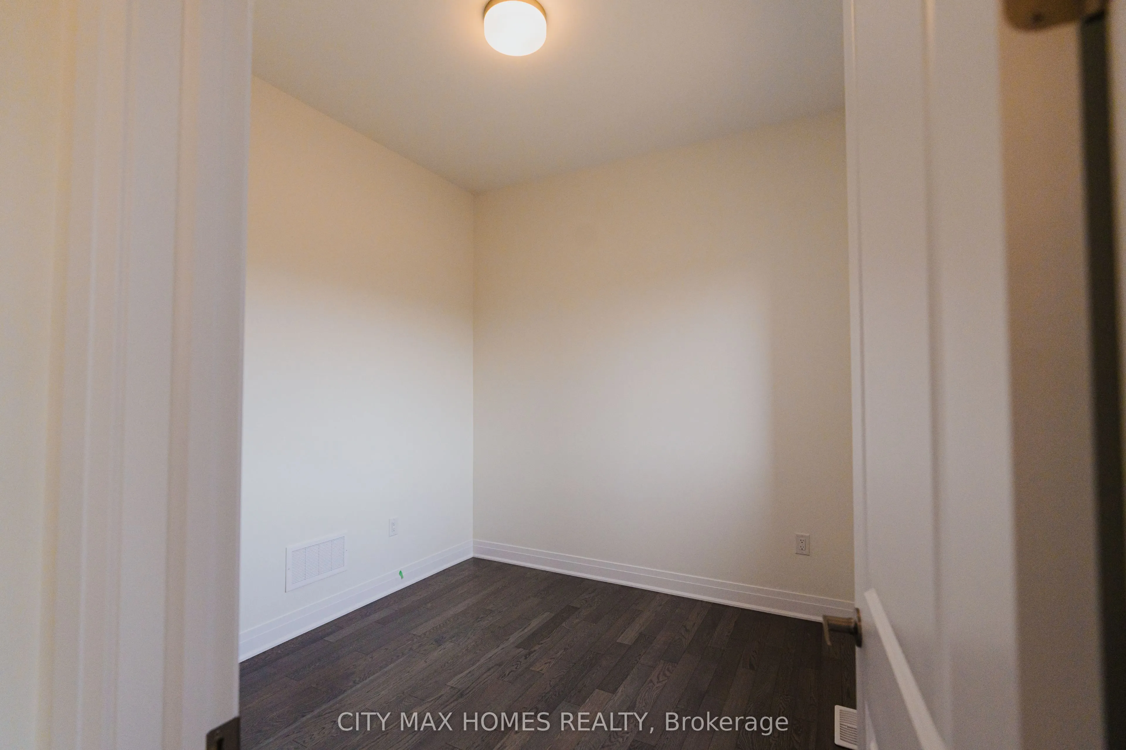 3240 Mariner Passage