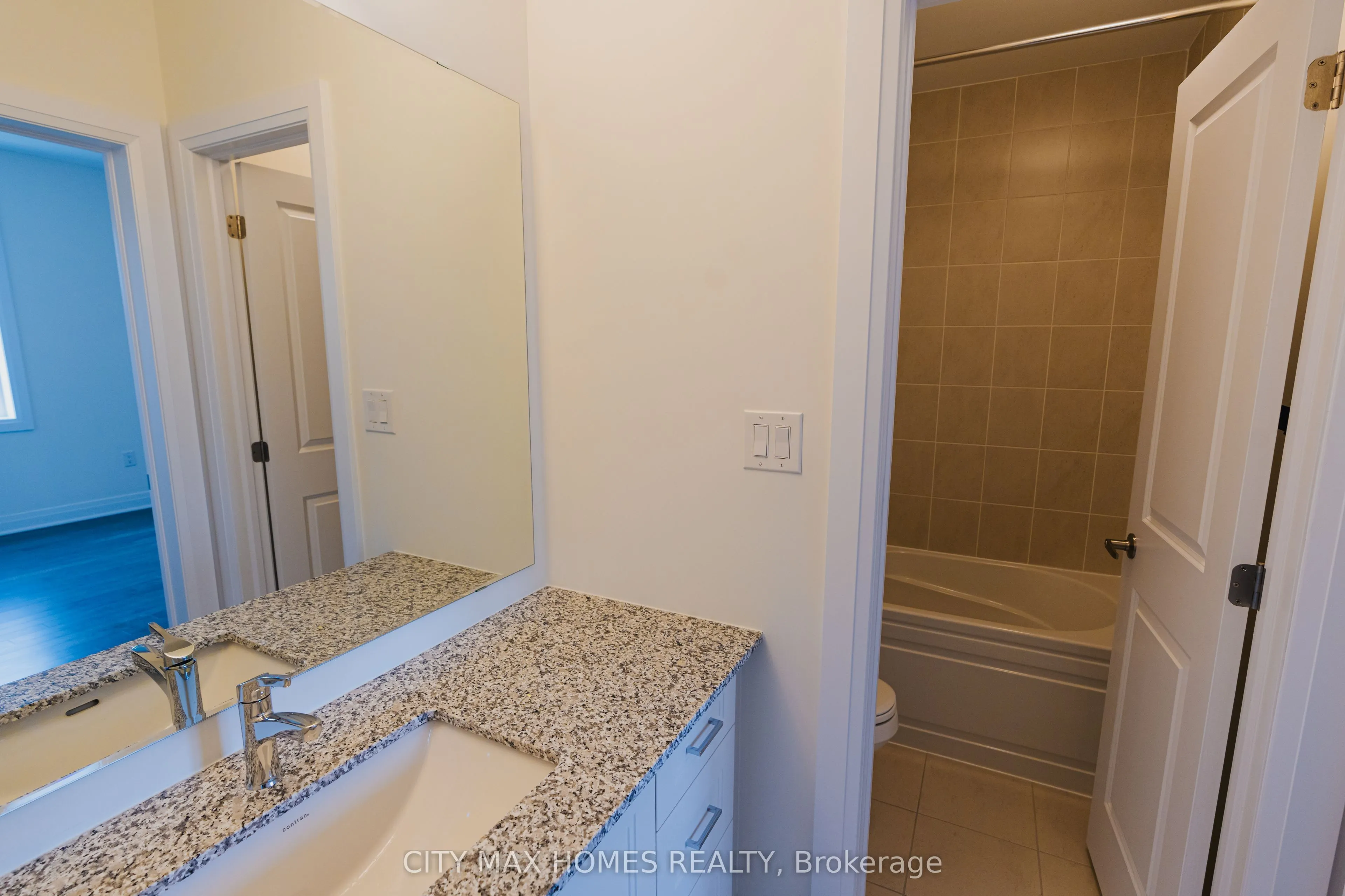 3240 Mariner Passage