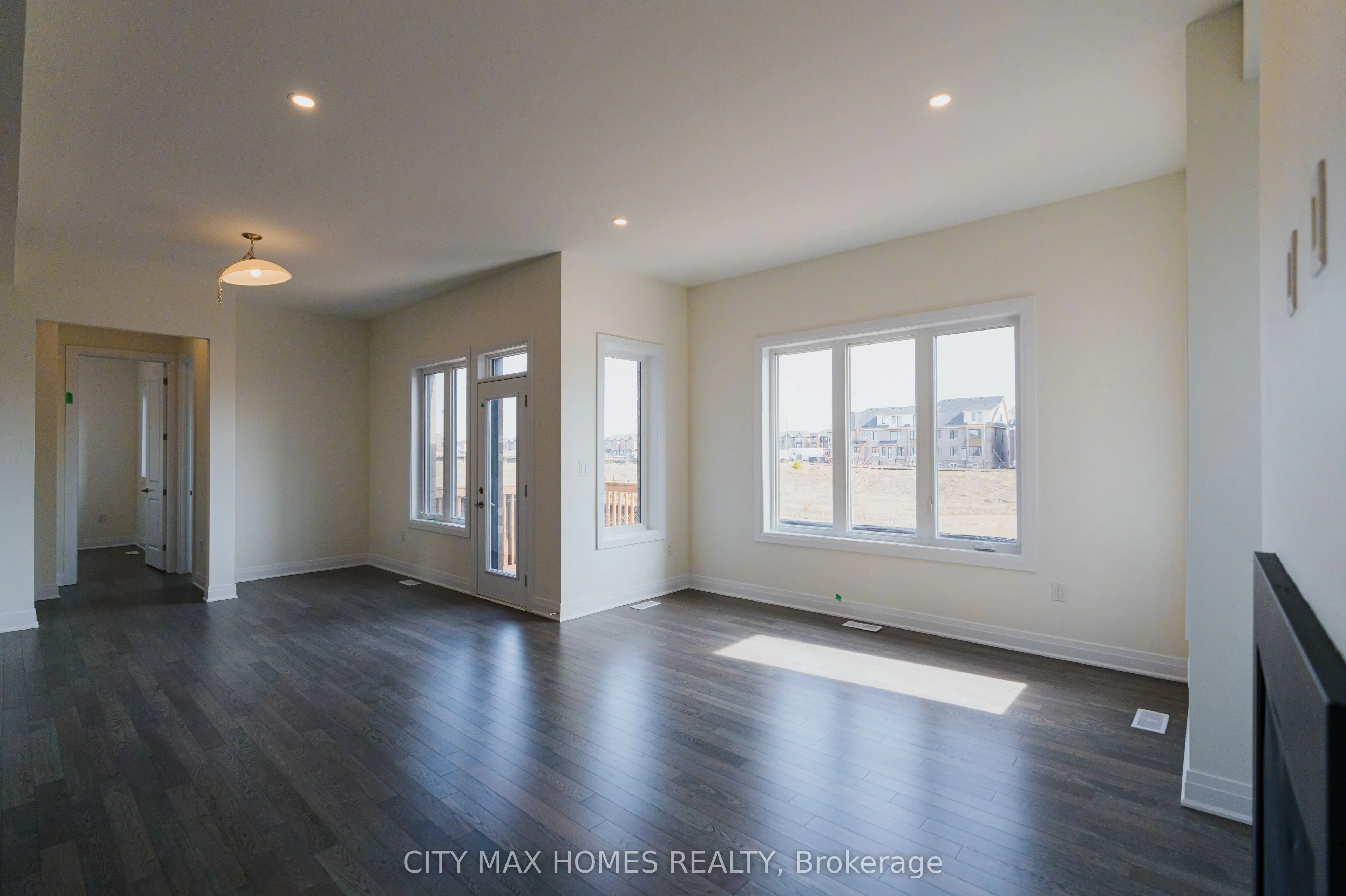 3240 Mariner Passage