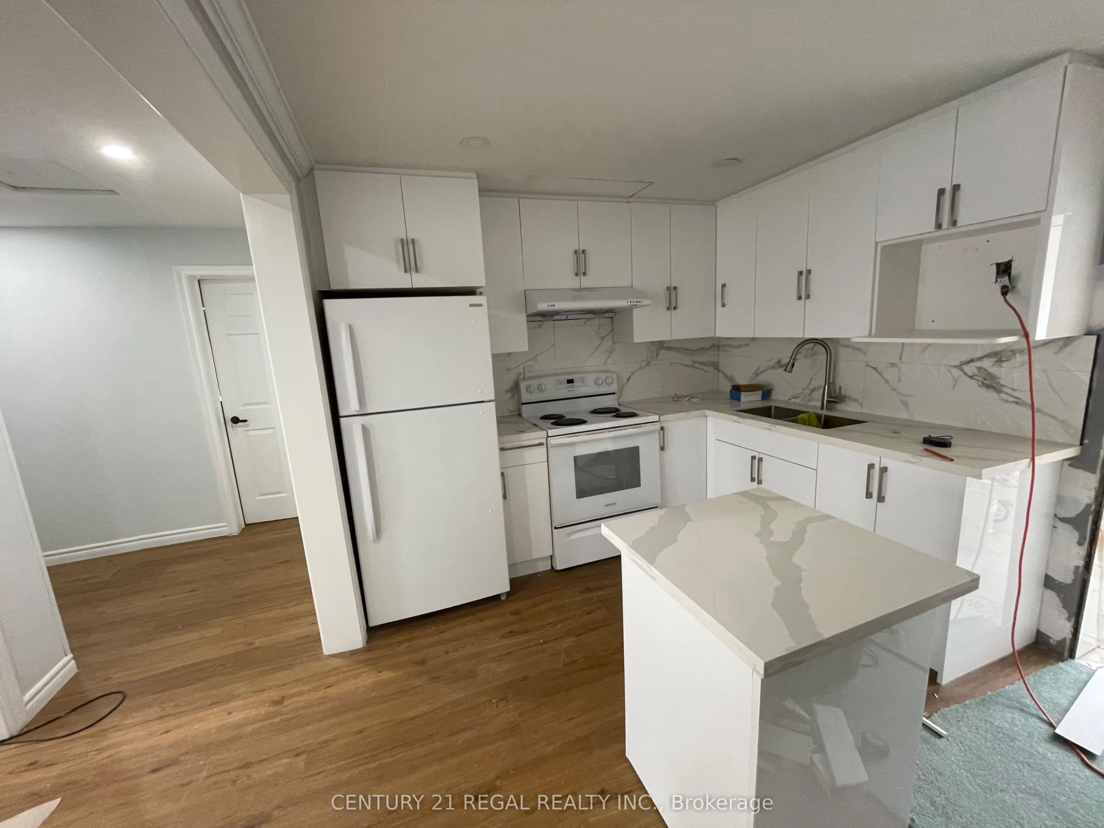 215 B Queen Street S