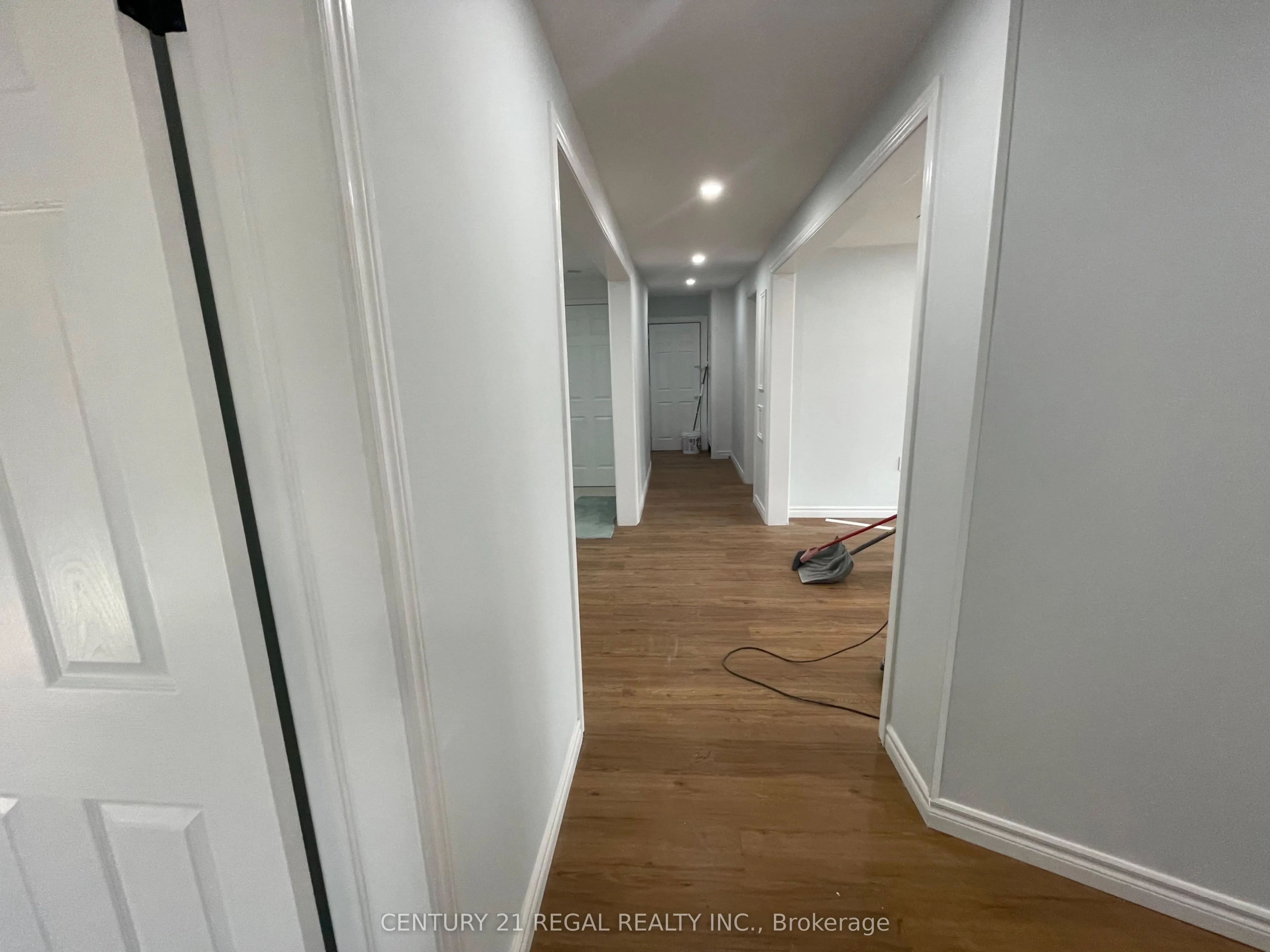 215 B Queen Street S