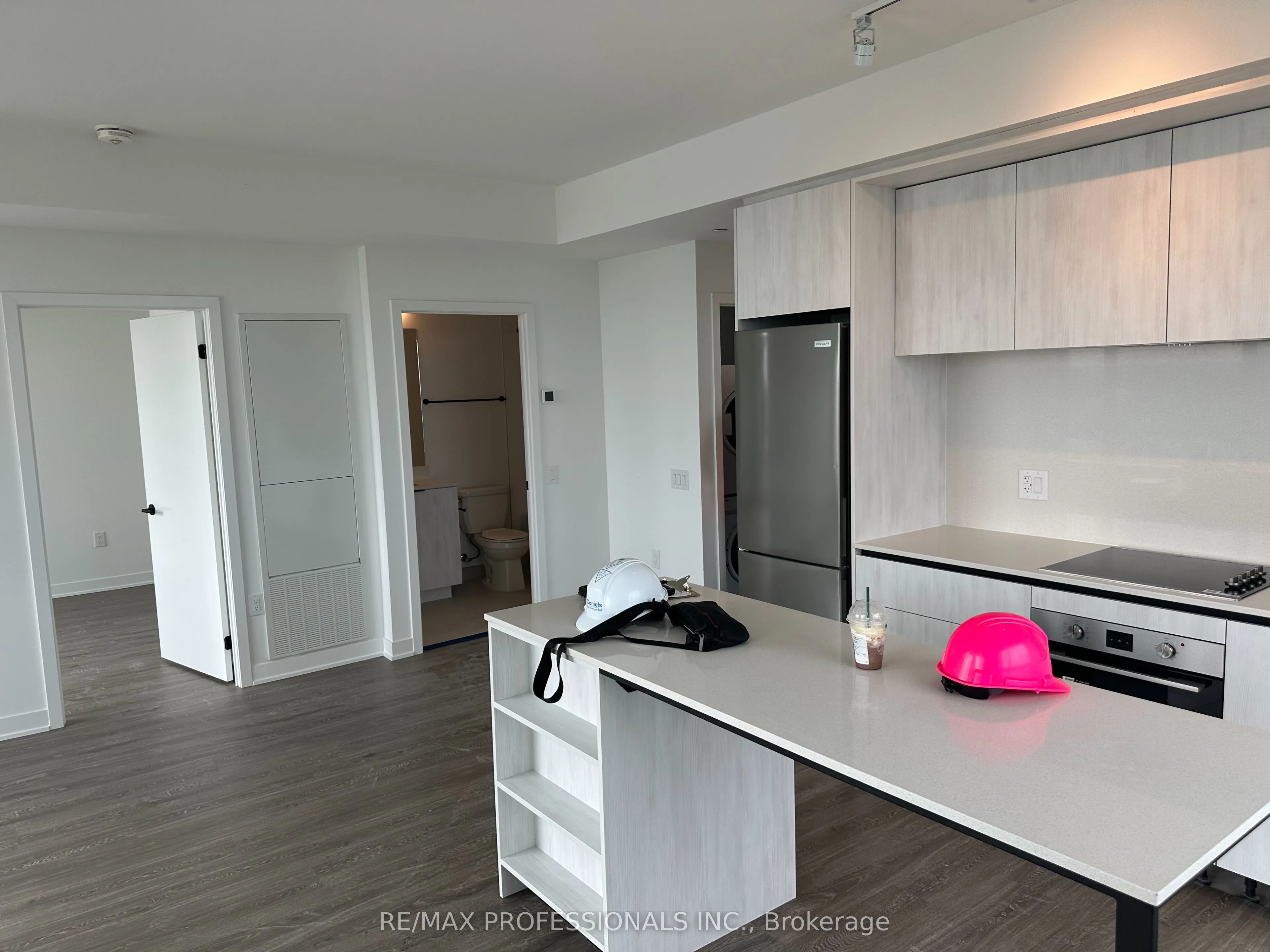 2495 Eglinton Avenue W, #2011