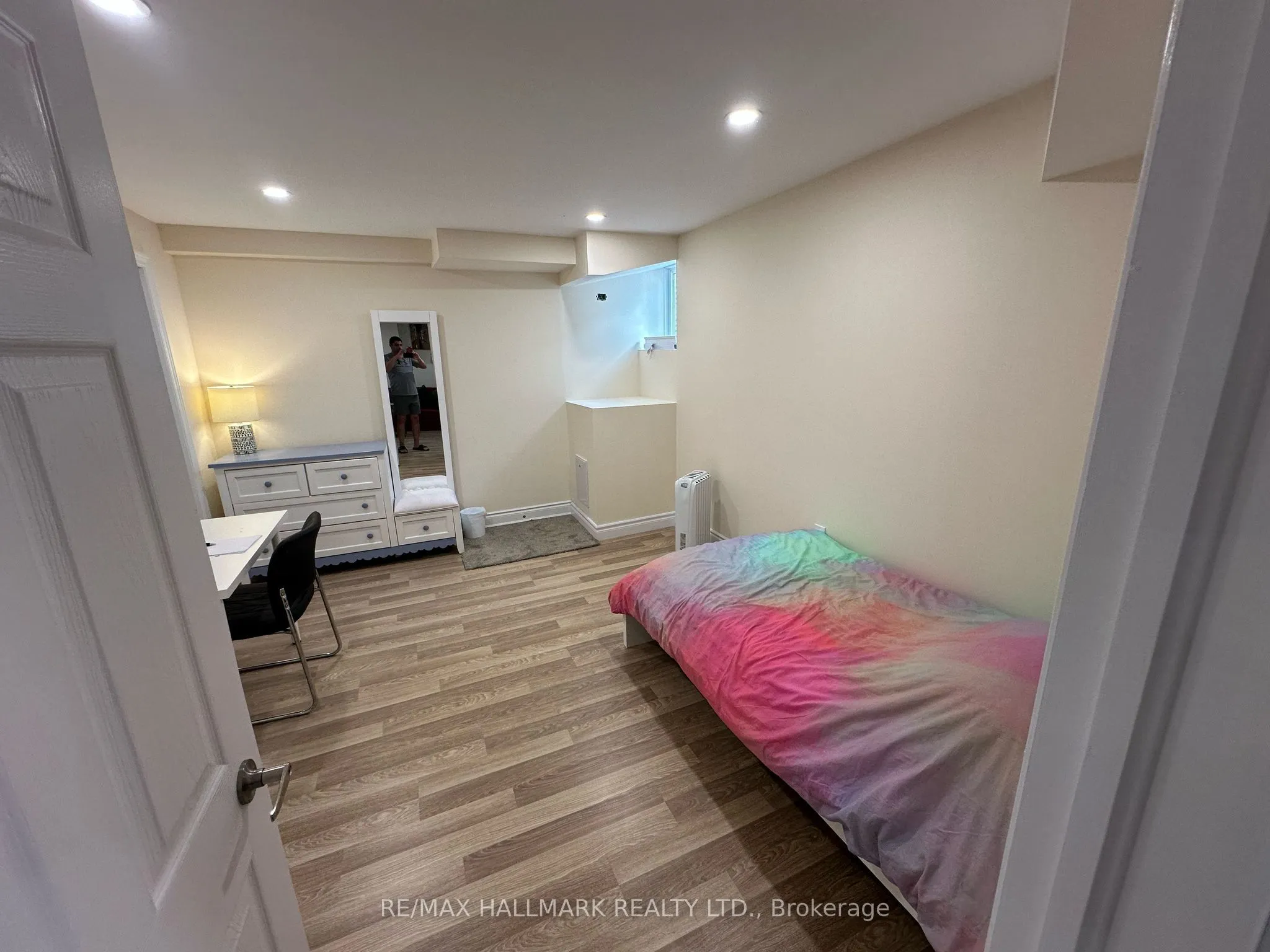 1392 Sycamore Gardens, #Basement