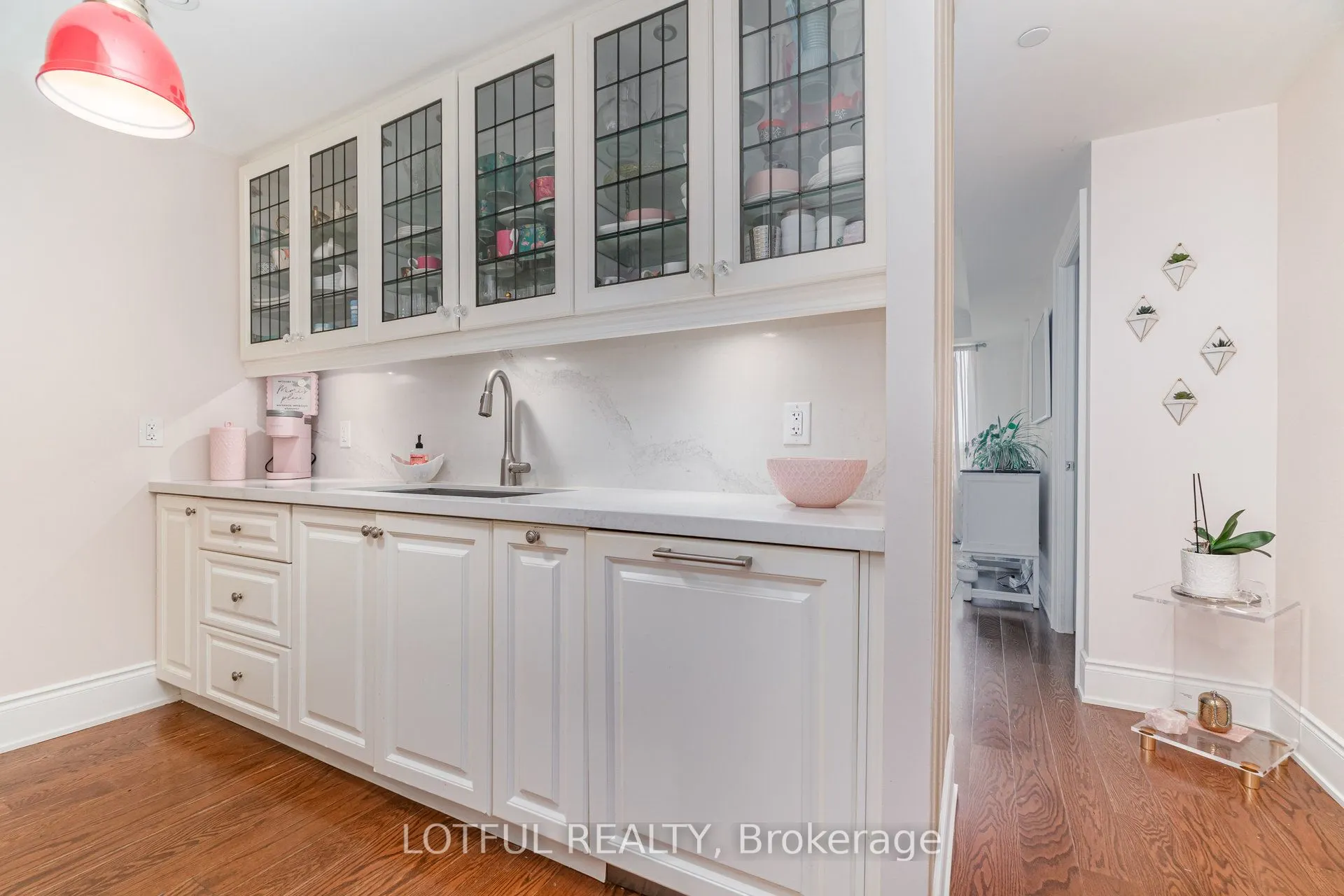3500 Lakeshore Road W, #711