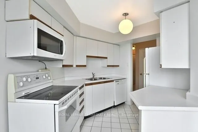 1485 Lakeshore Road E, #1016