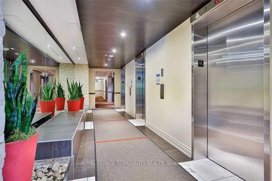 1485 Lakeshore Road E, #1016