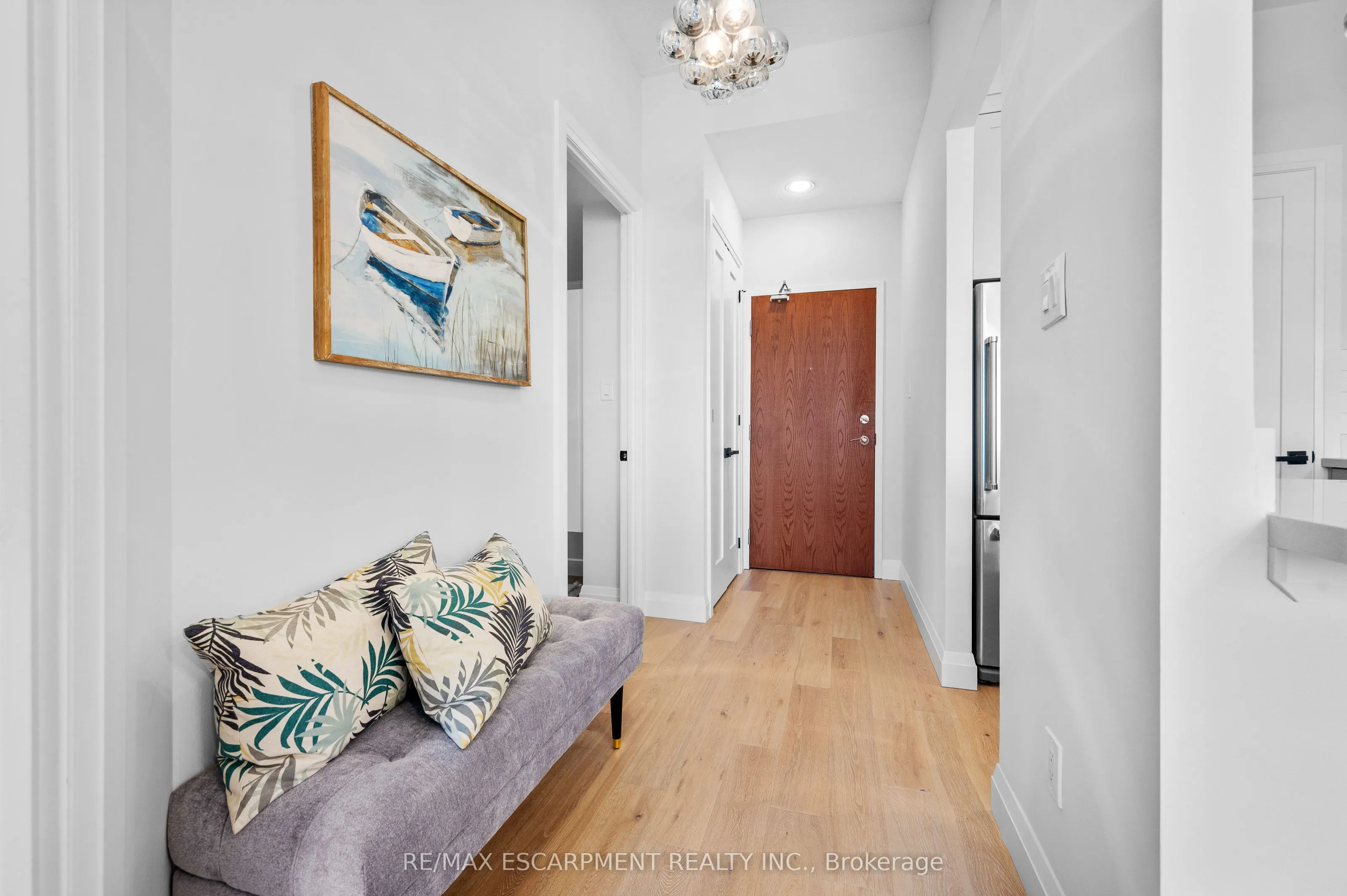 2511 Lakeshore Road W, #805