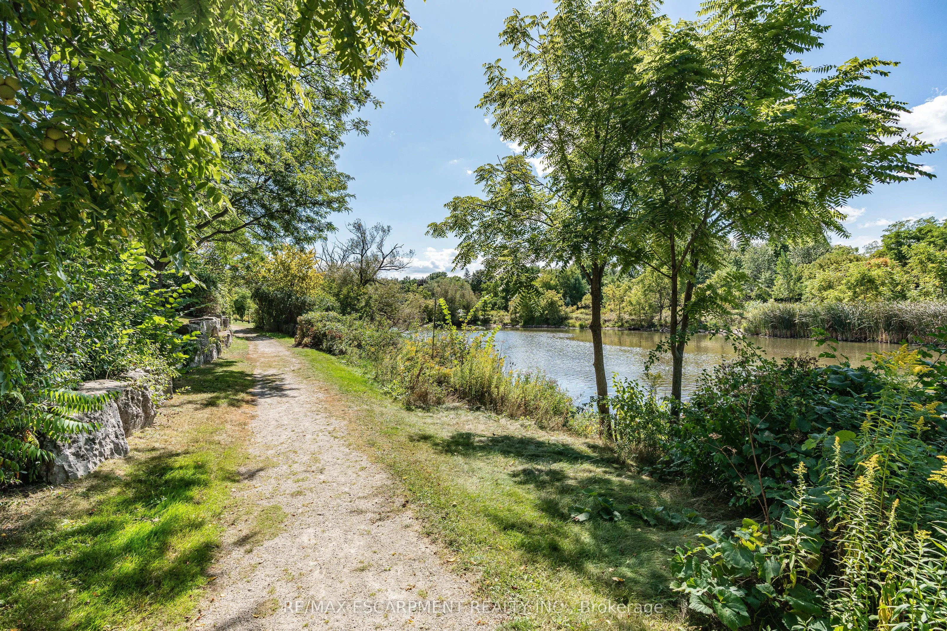 2511 Lakeshore Road W, #805