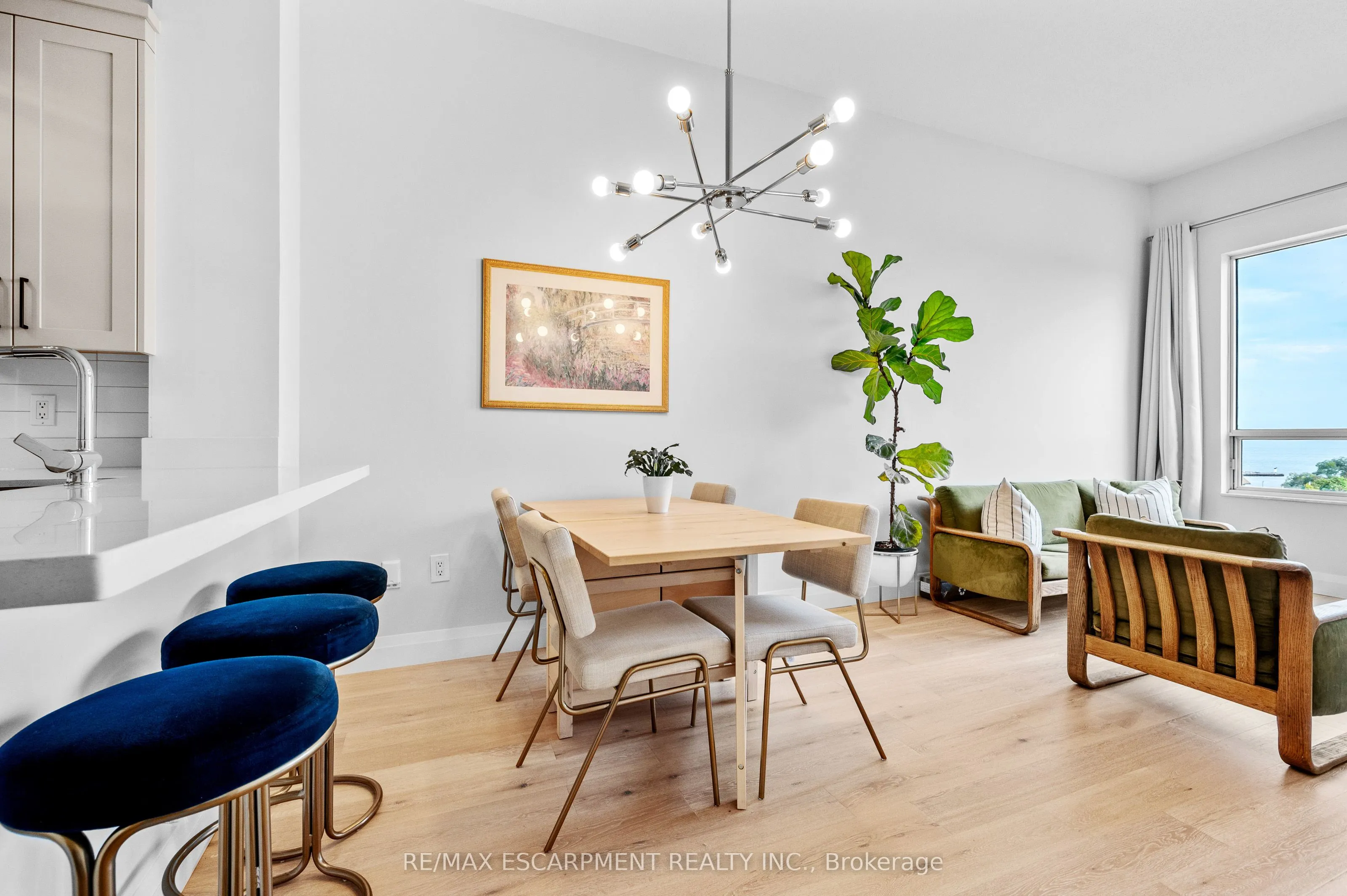 2511 Lakeshore Road W, #805