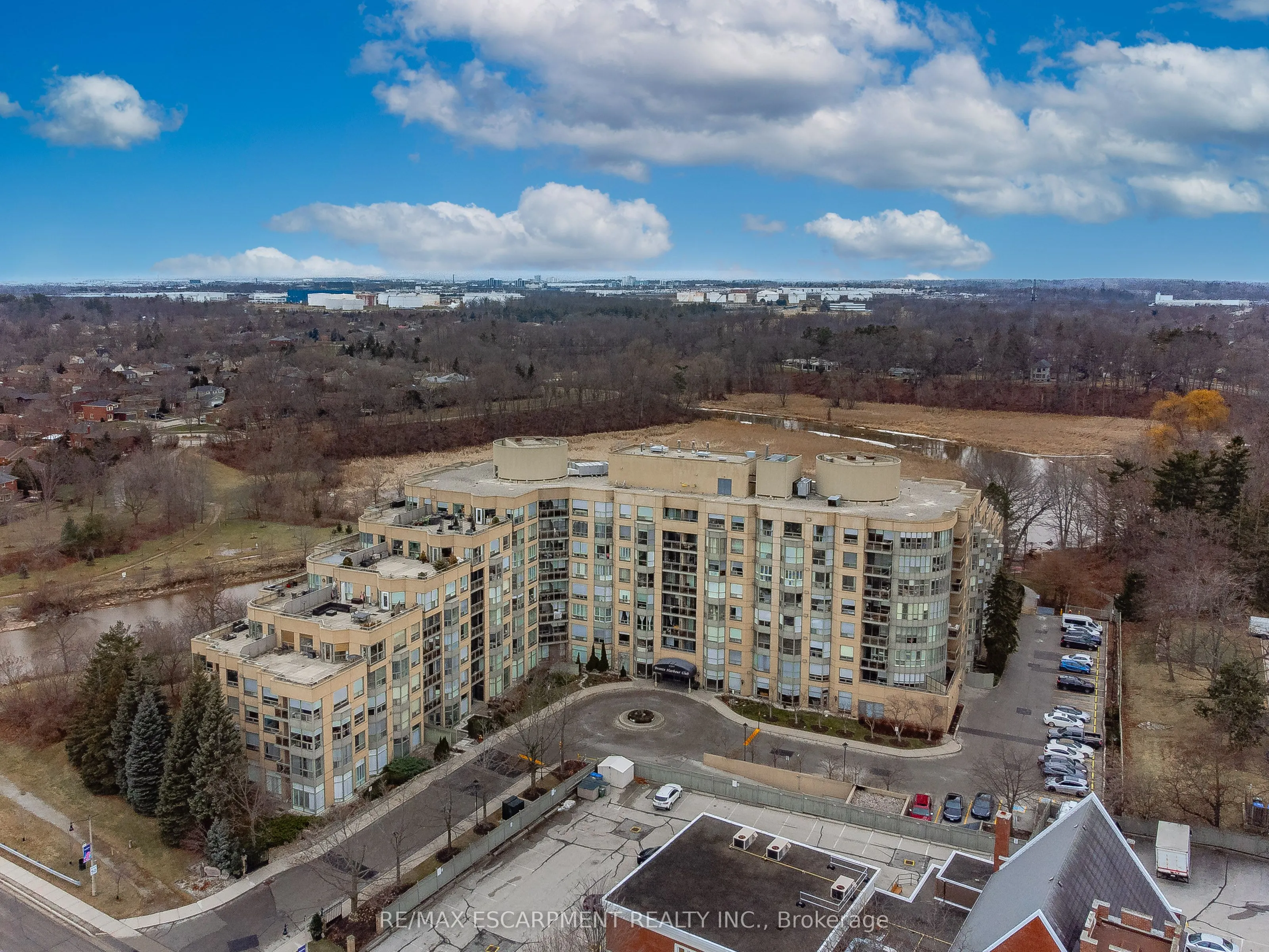2511 Lakeshore Road W, #805