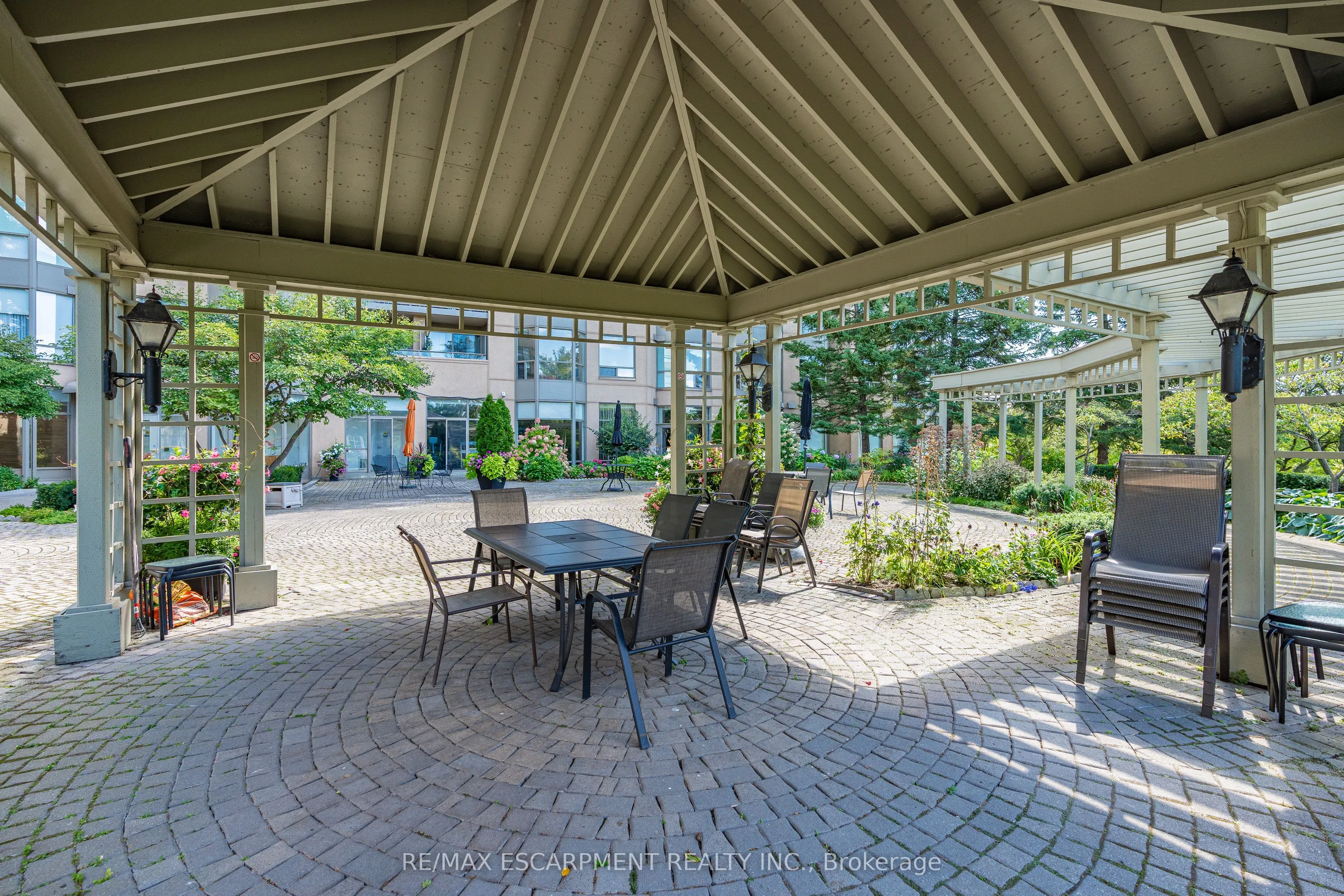 2511 Lakeshore Road W, #805