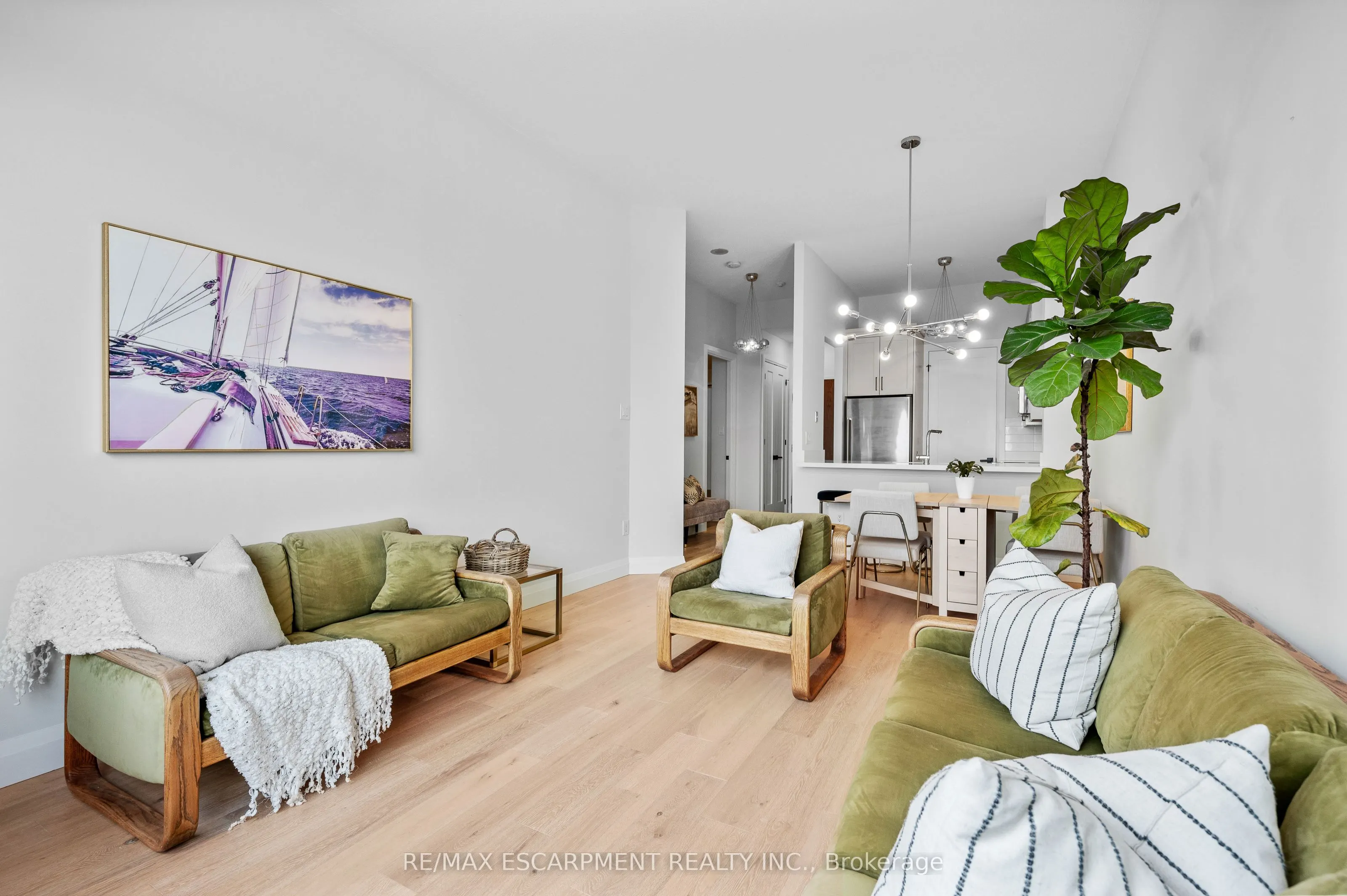 2511 Lakeshore Road W, #805