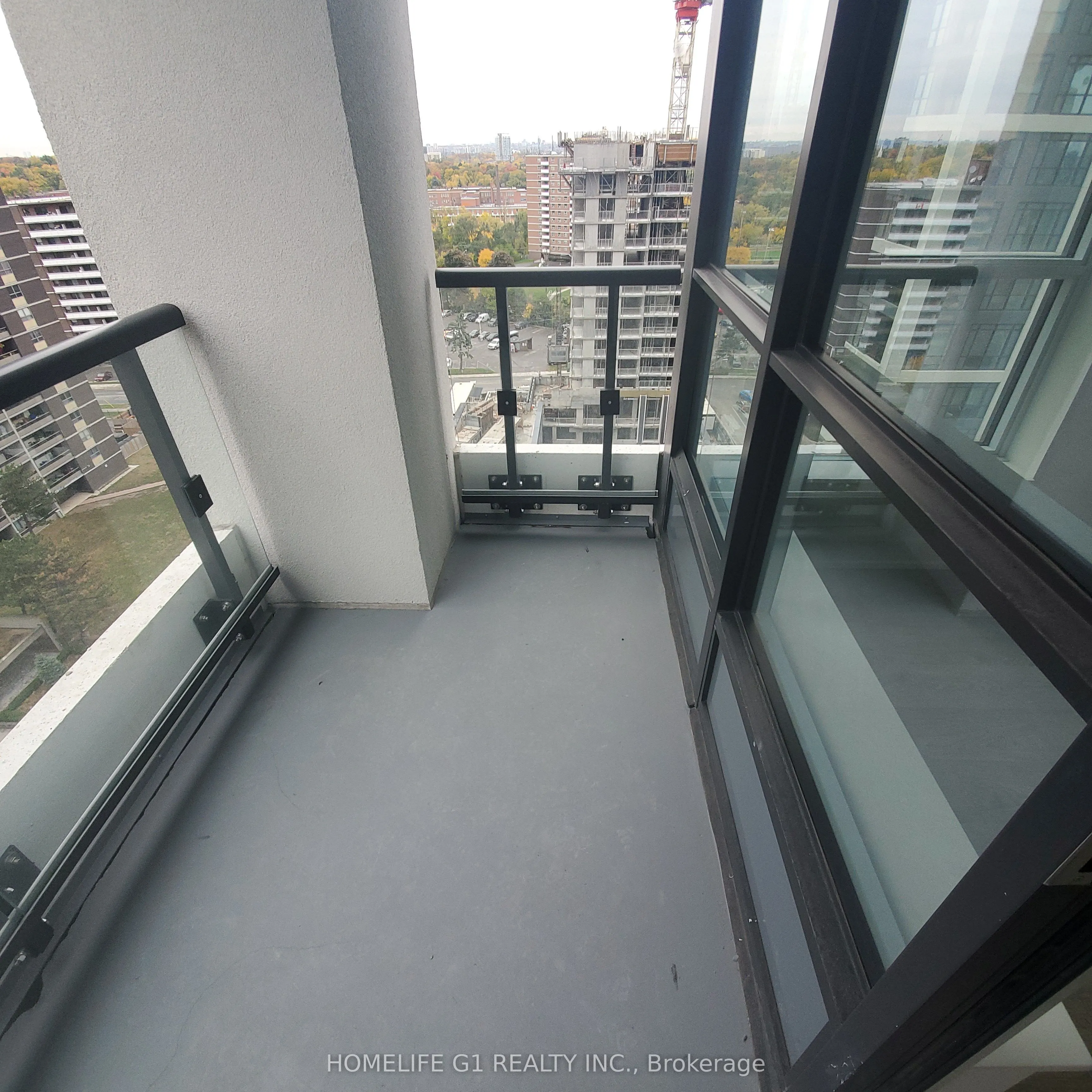 9 Mabelle Avenue, #2318