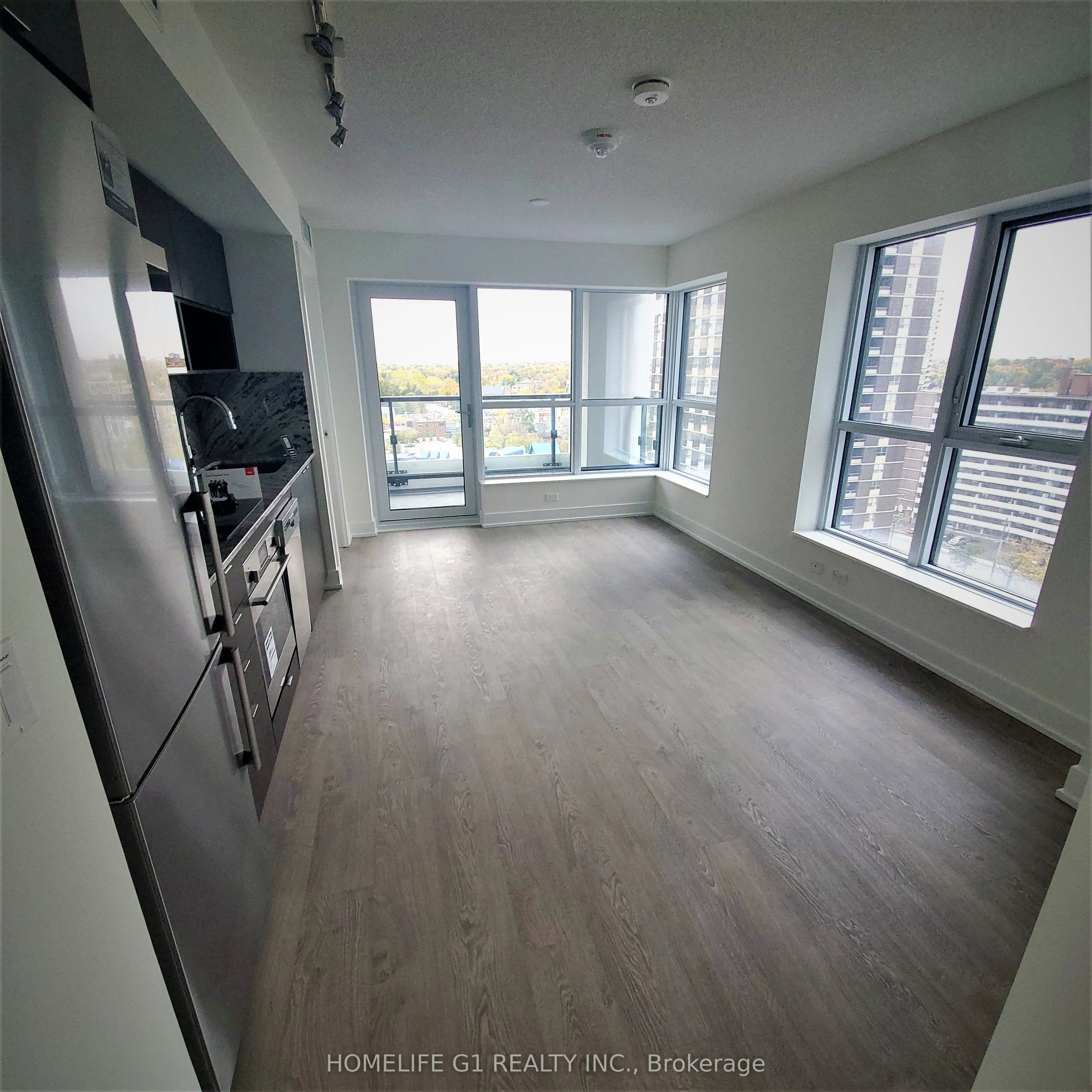 9 Mabelle Avenue, #2318