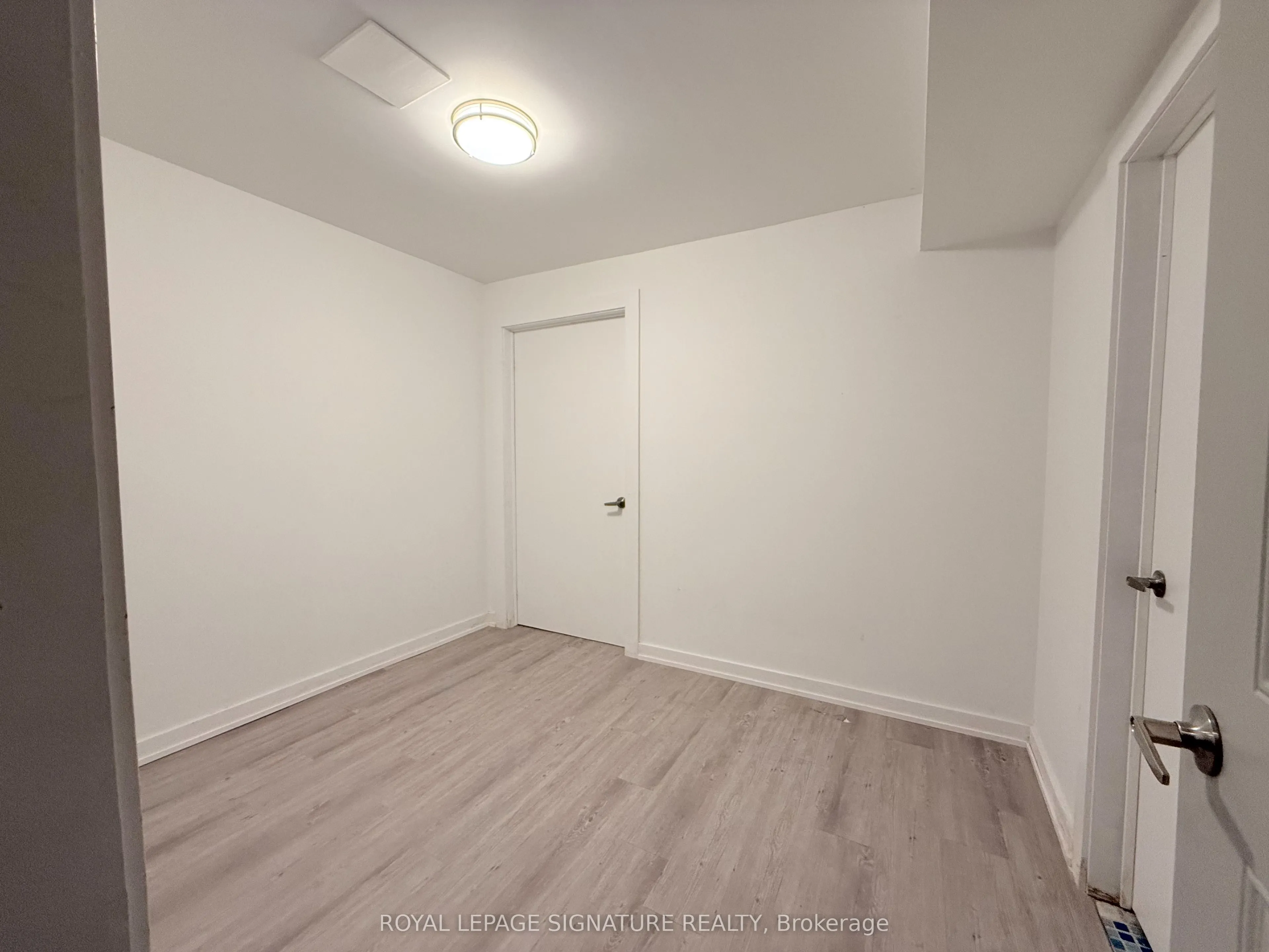 38 Burnhamthorpe Road W, #Lower
