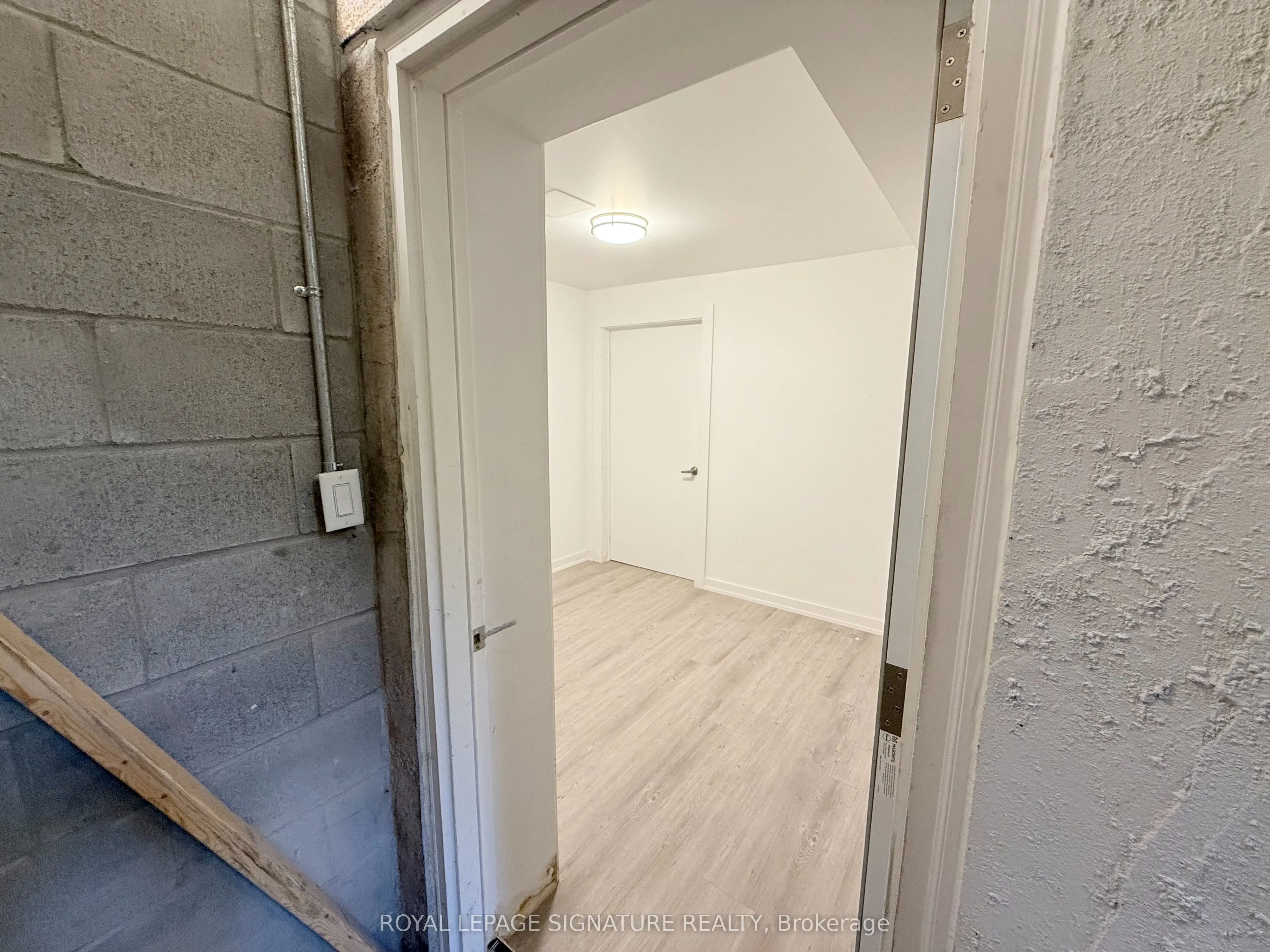 38 Burnhamthorpe Road W, #Lower