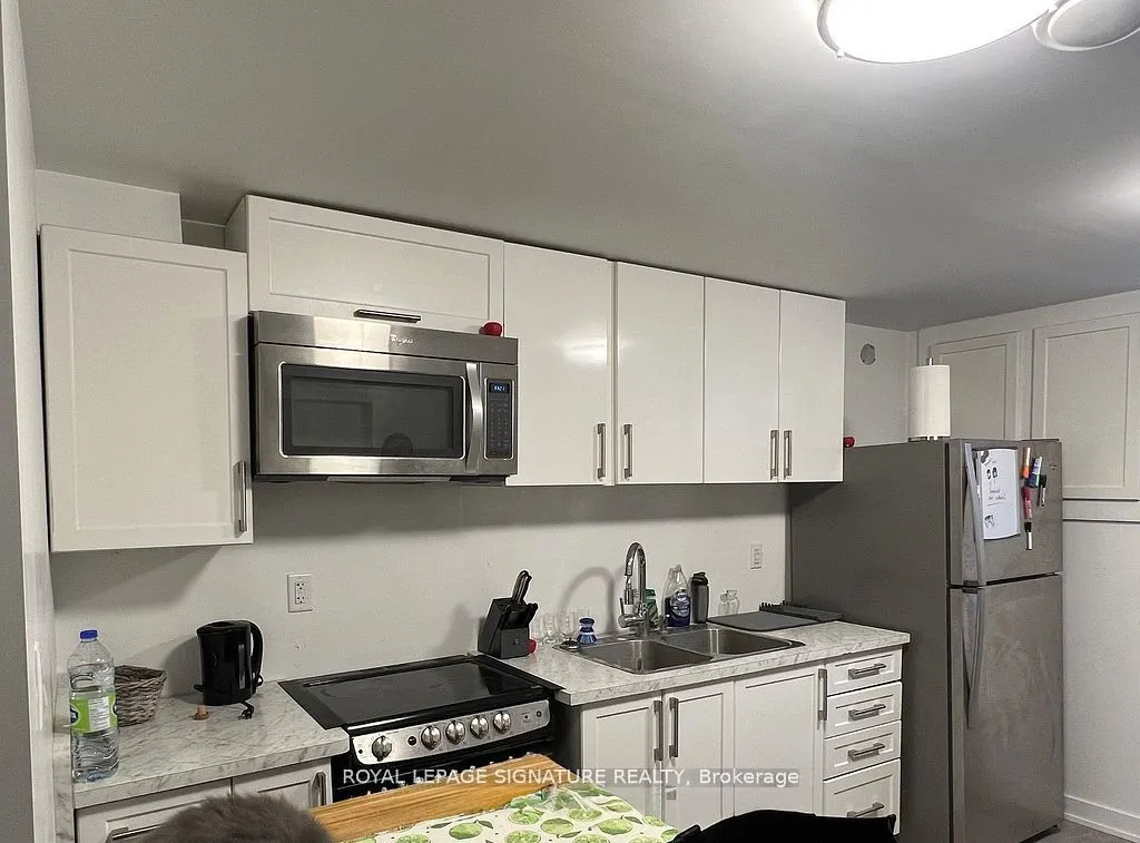 38 Burnhamthorpe Road W, #Lower