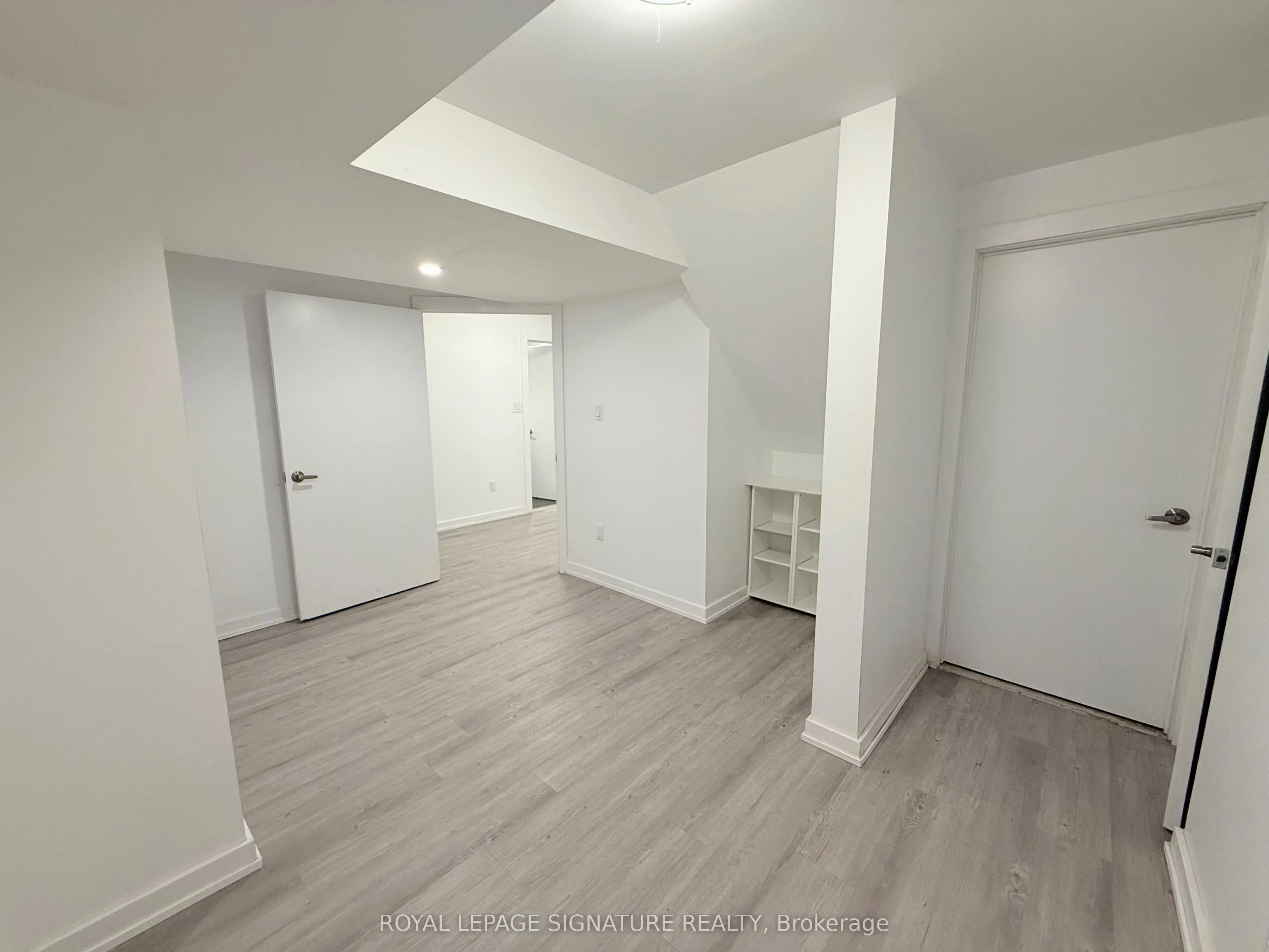 38 Burnhamthorpe Road W, #Lower
