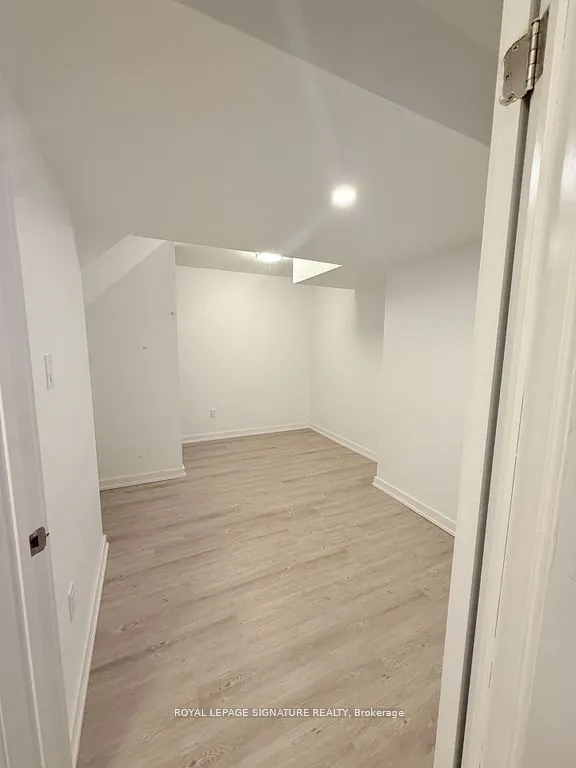 38 Burnhamthorpe Road W, #Lower