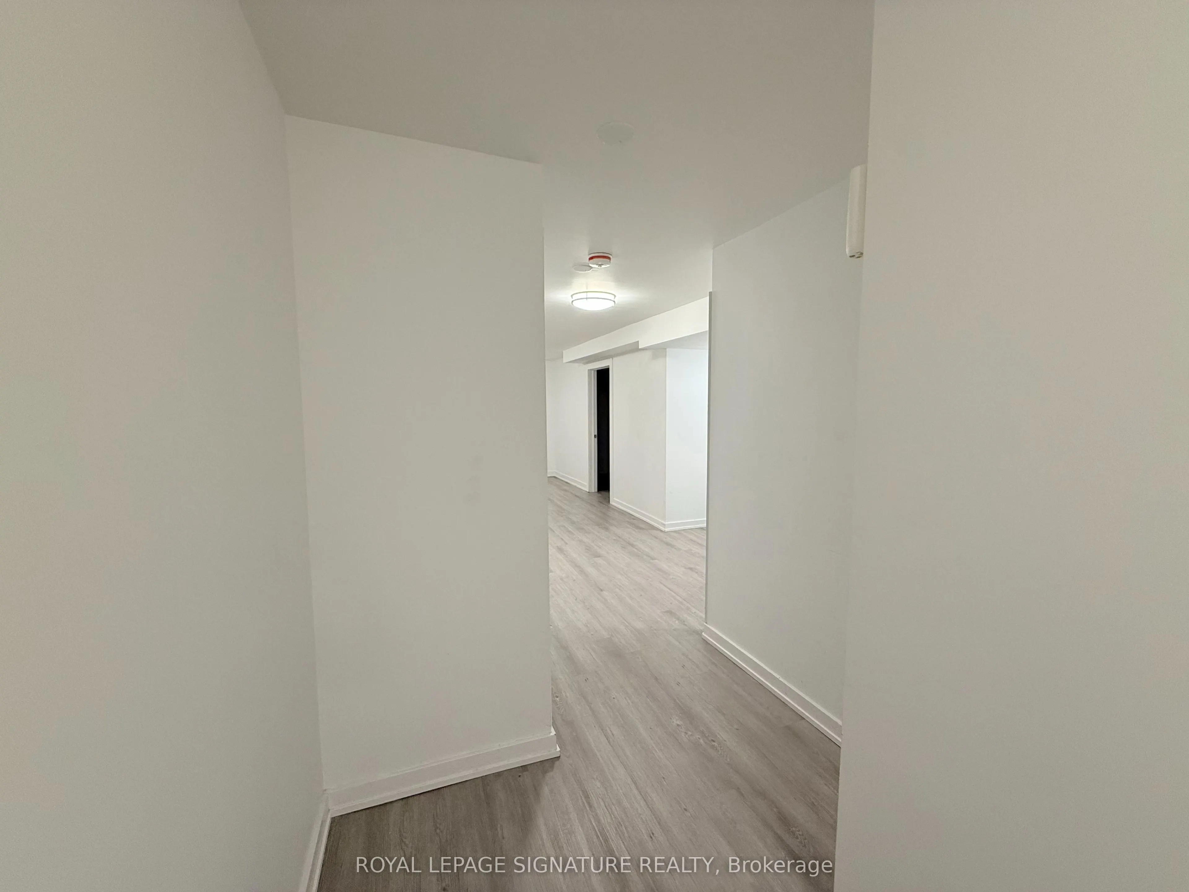 38 Burnhamthorpe Road W, #Lower