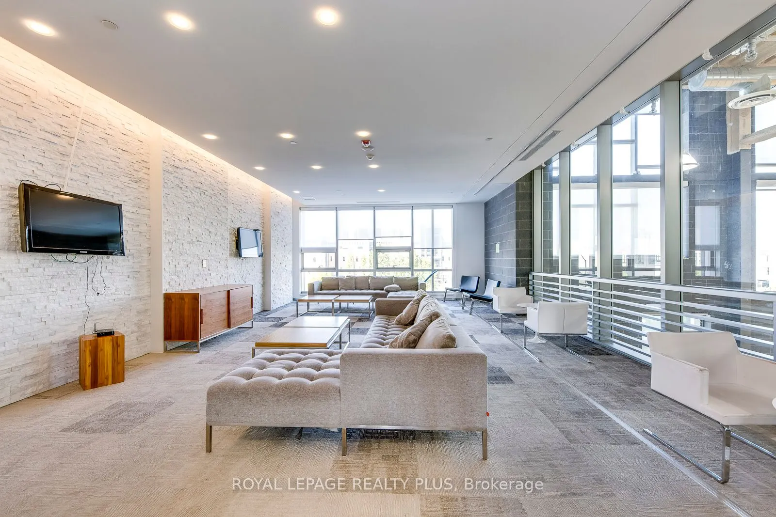 365 Prince Of Wales Drive, #2202