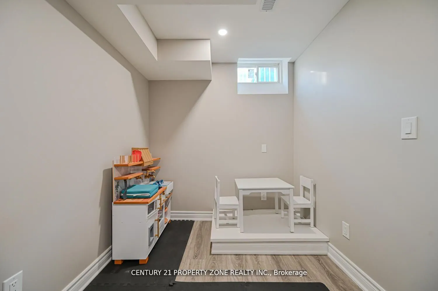 1544 Leger Way