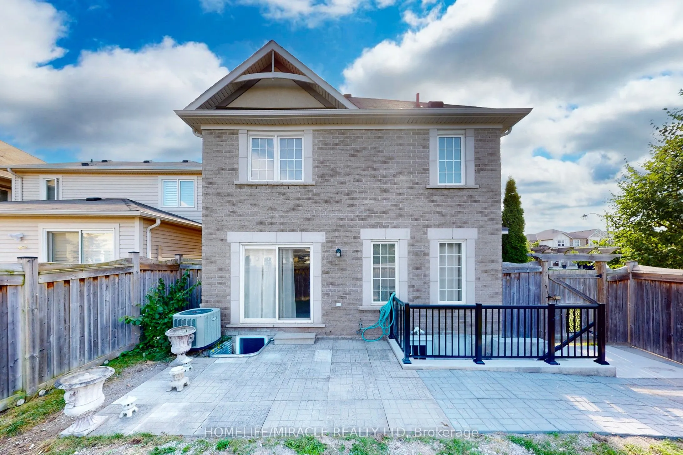 933 Whewell (Basement) Trail