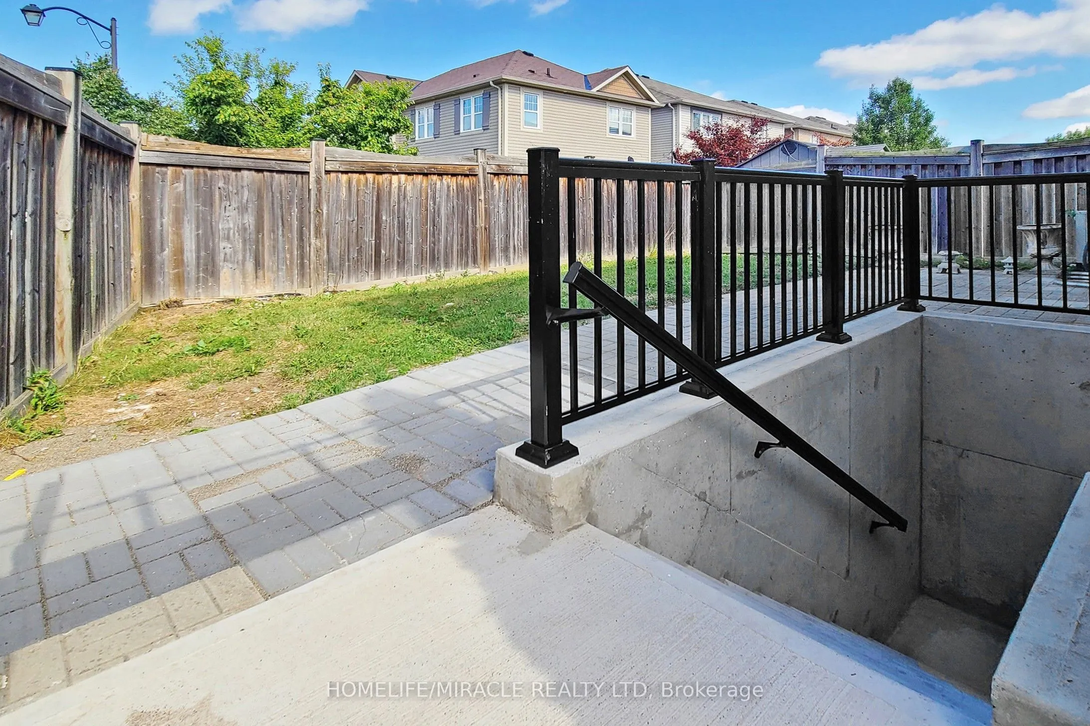 933 Whewell (Basement) Trail