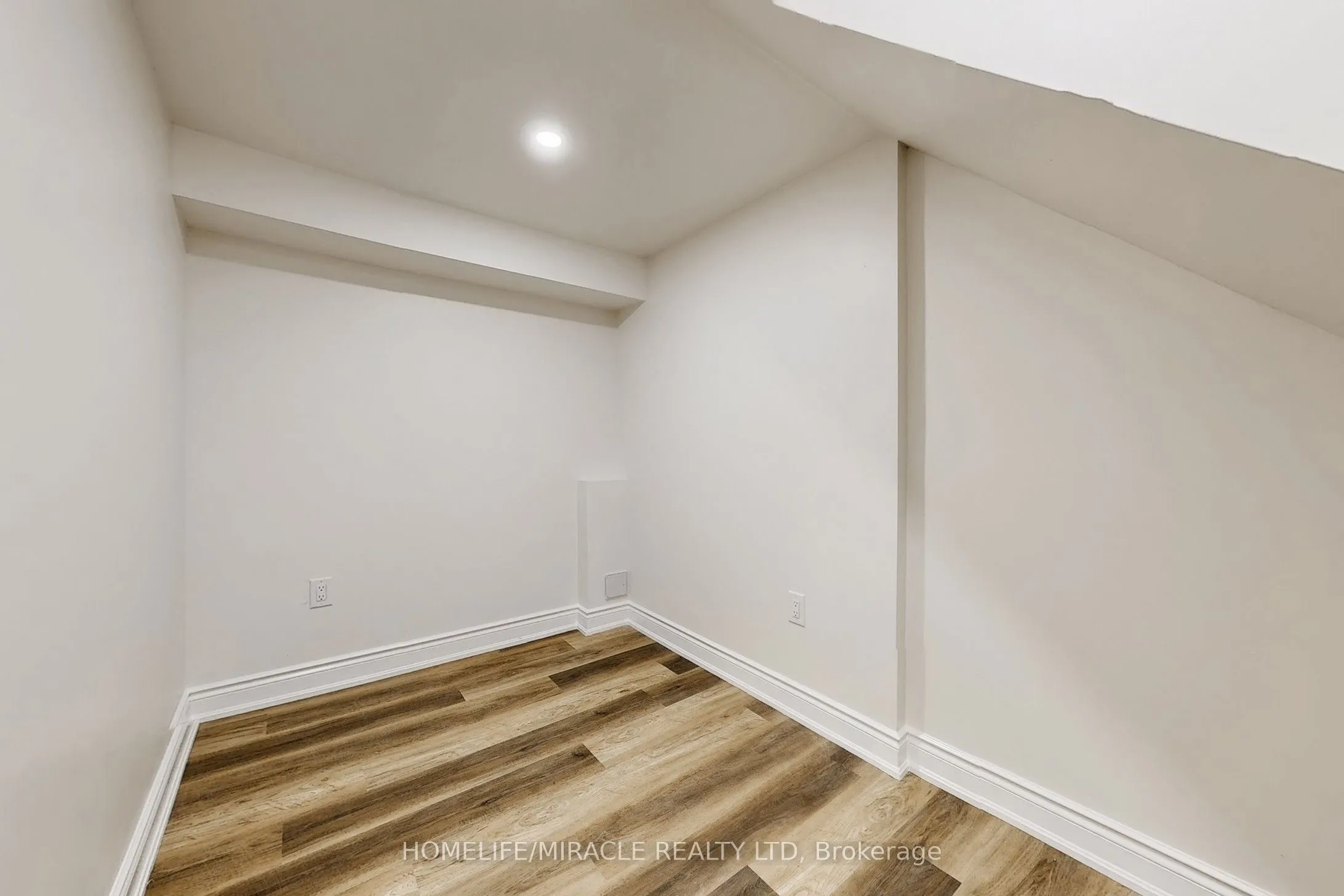 933 Whewell (Basement) Trail