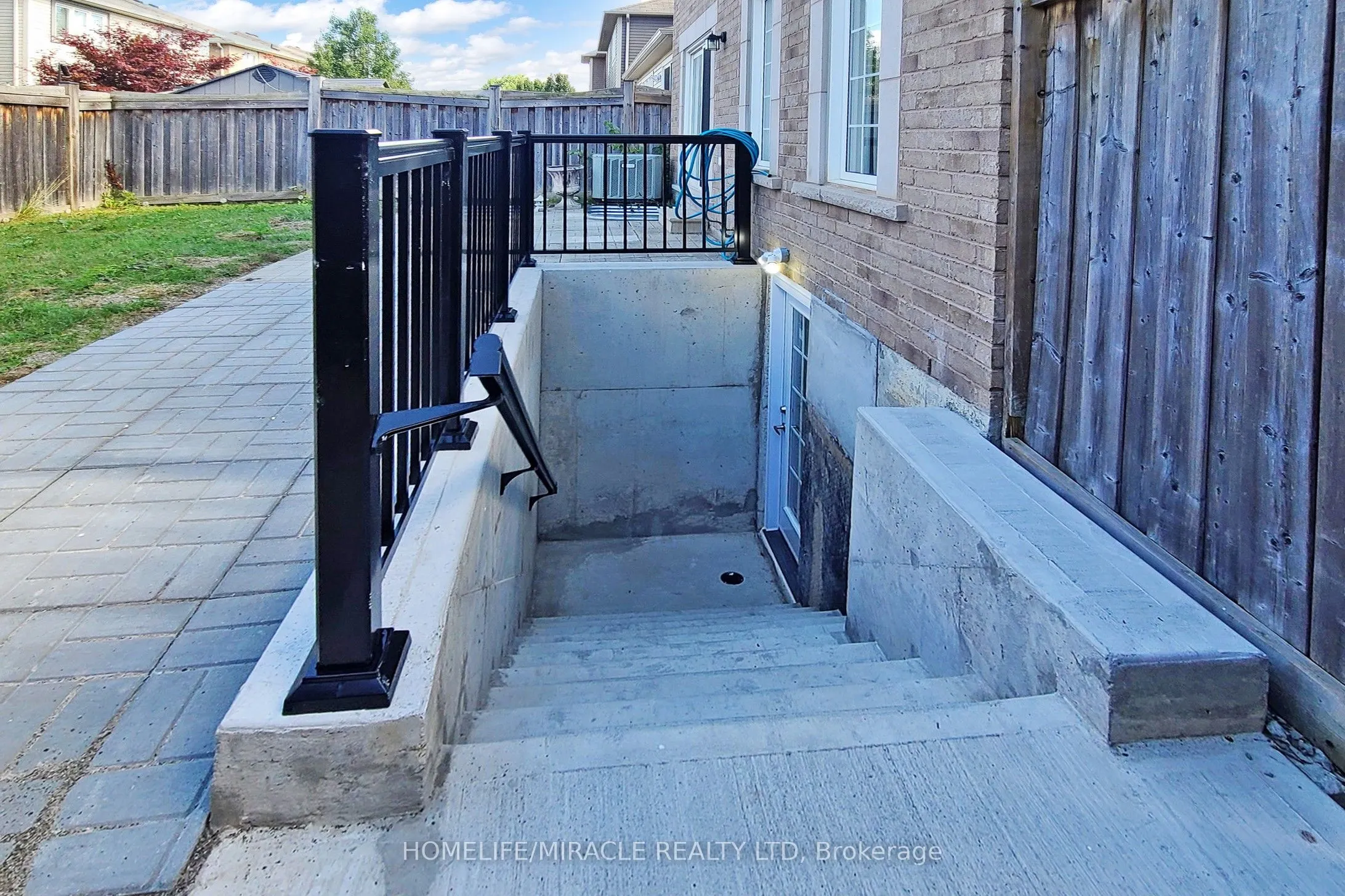 933 Whewell (Basement) Trail