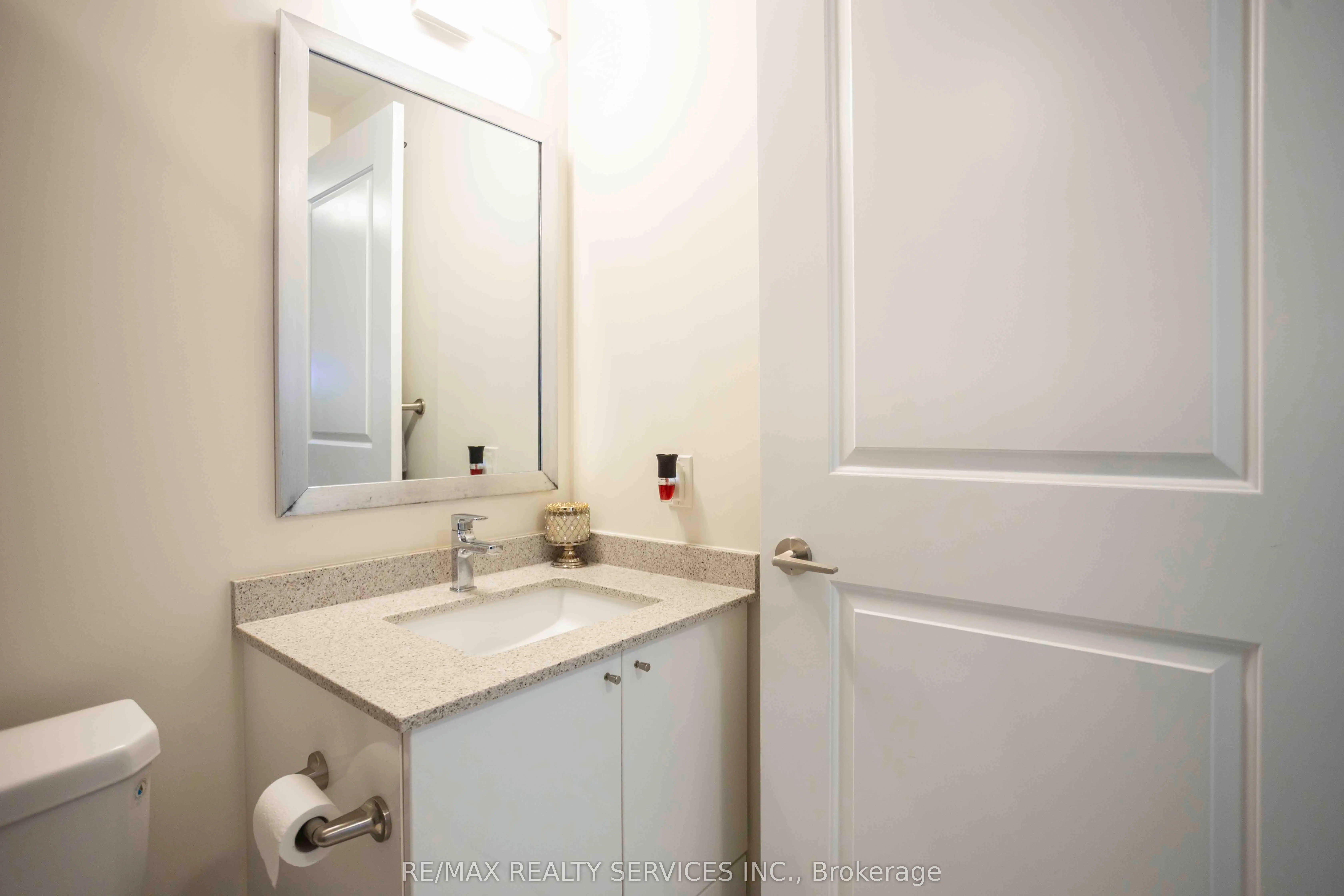 35 Watergarden Drive W, #918