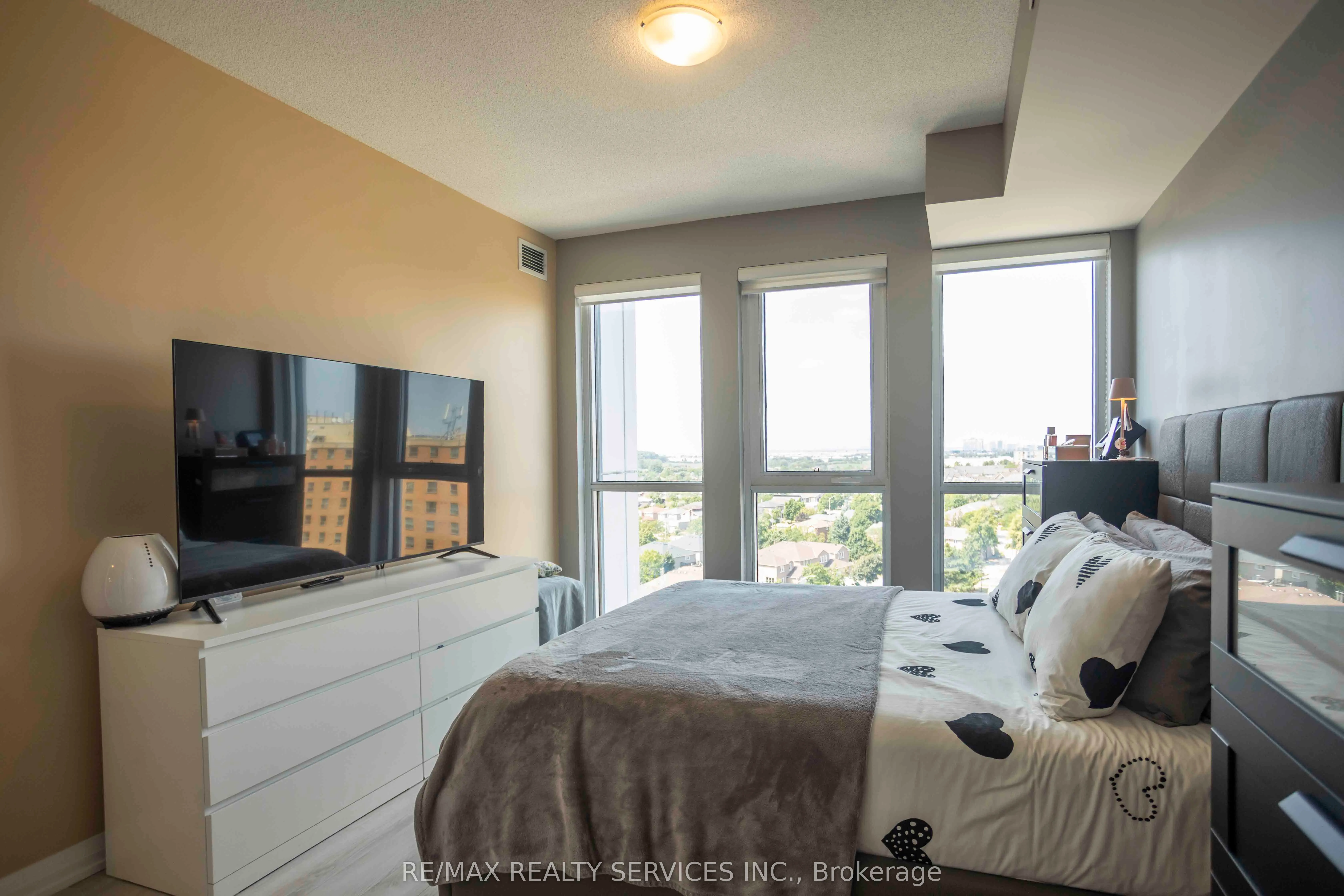 35 Watergarden Drive W, #918