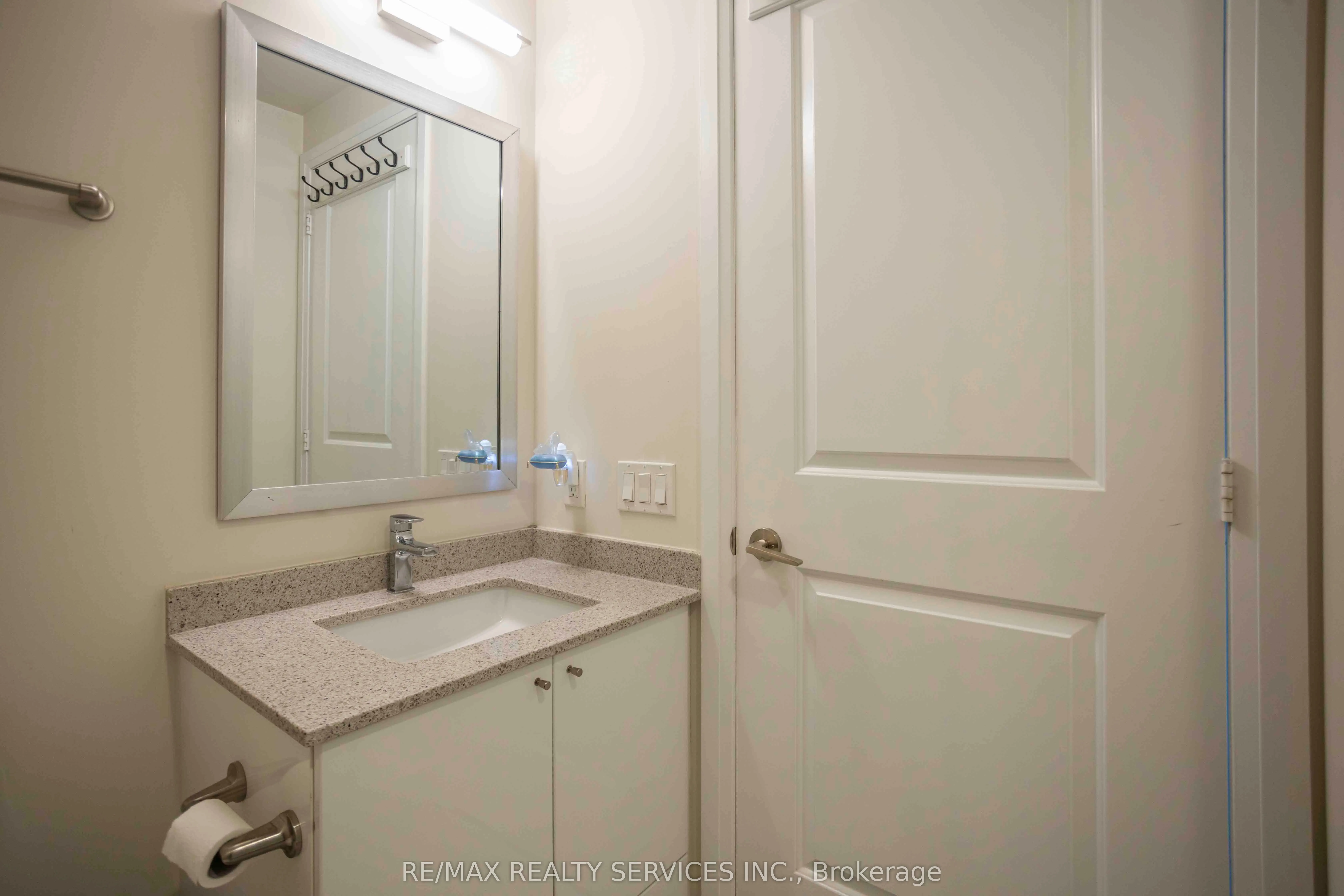 35 Watergarden Drive W, #918