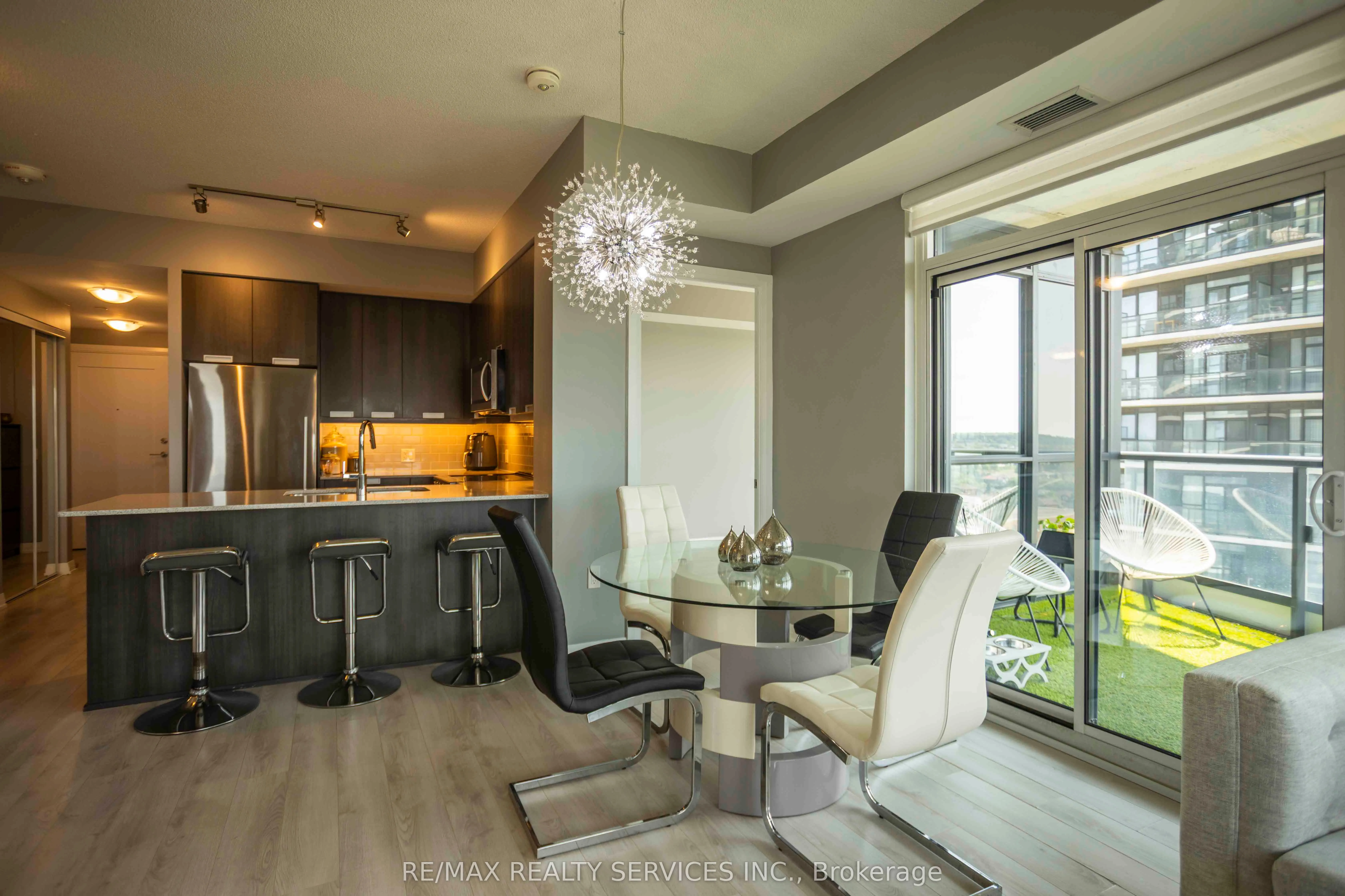 35 Watergarden Drive W, #918