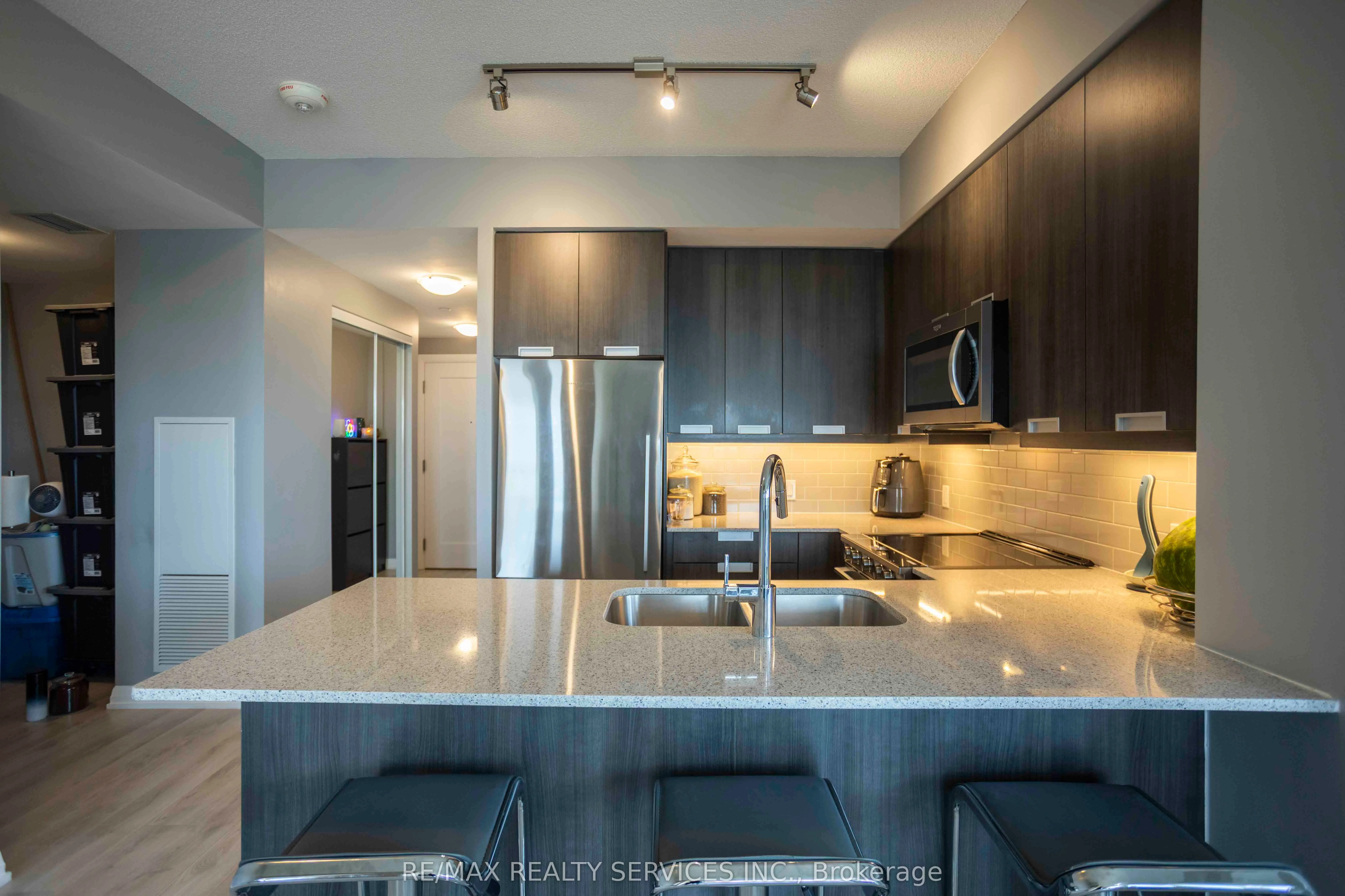 35 Watergarden Drive W, #918
