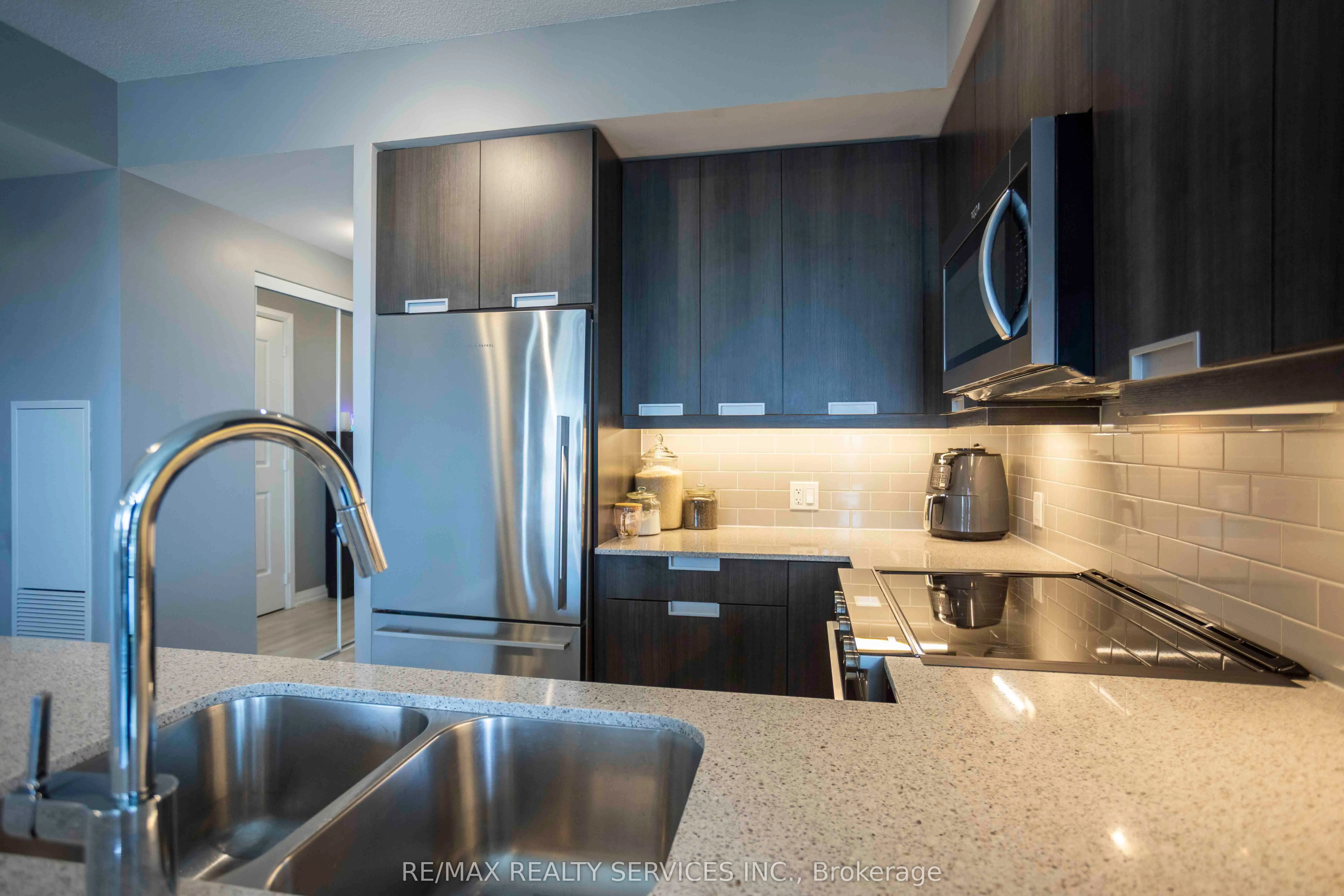 35 Watergarden Drive W, #918