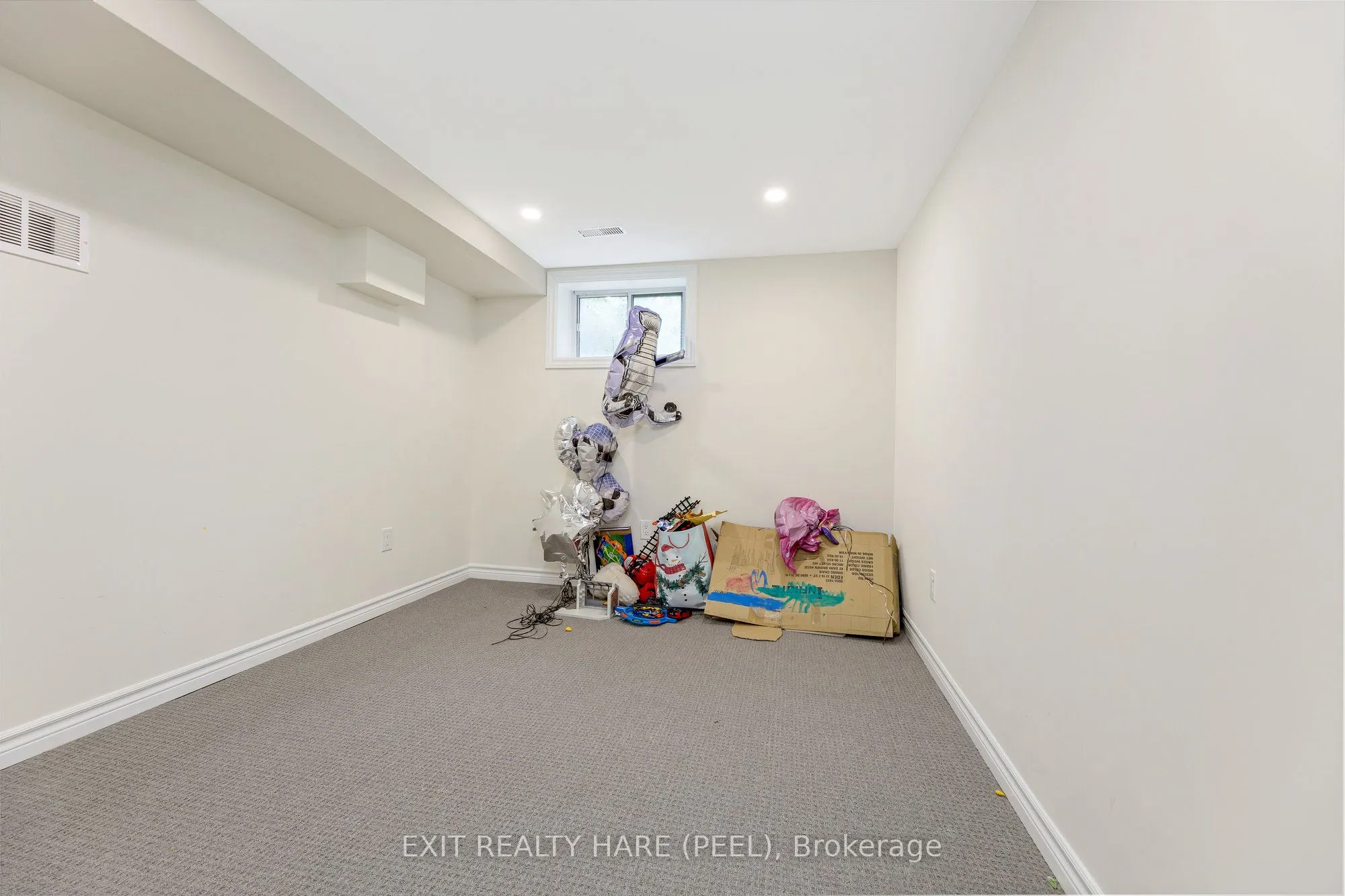 4 Moore Crescent