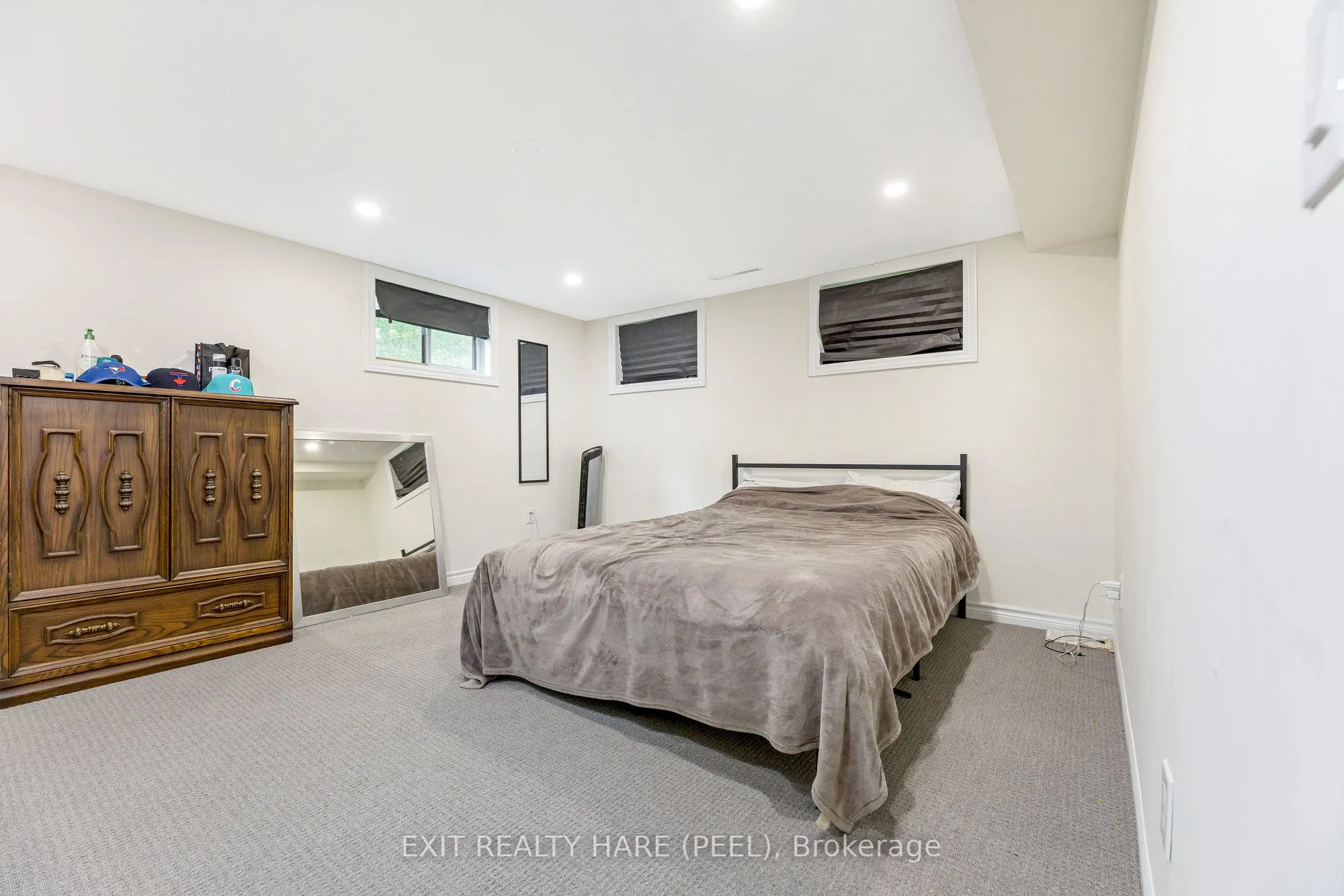 4 Moore Crescent