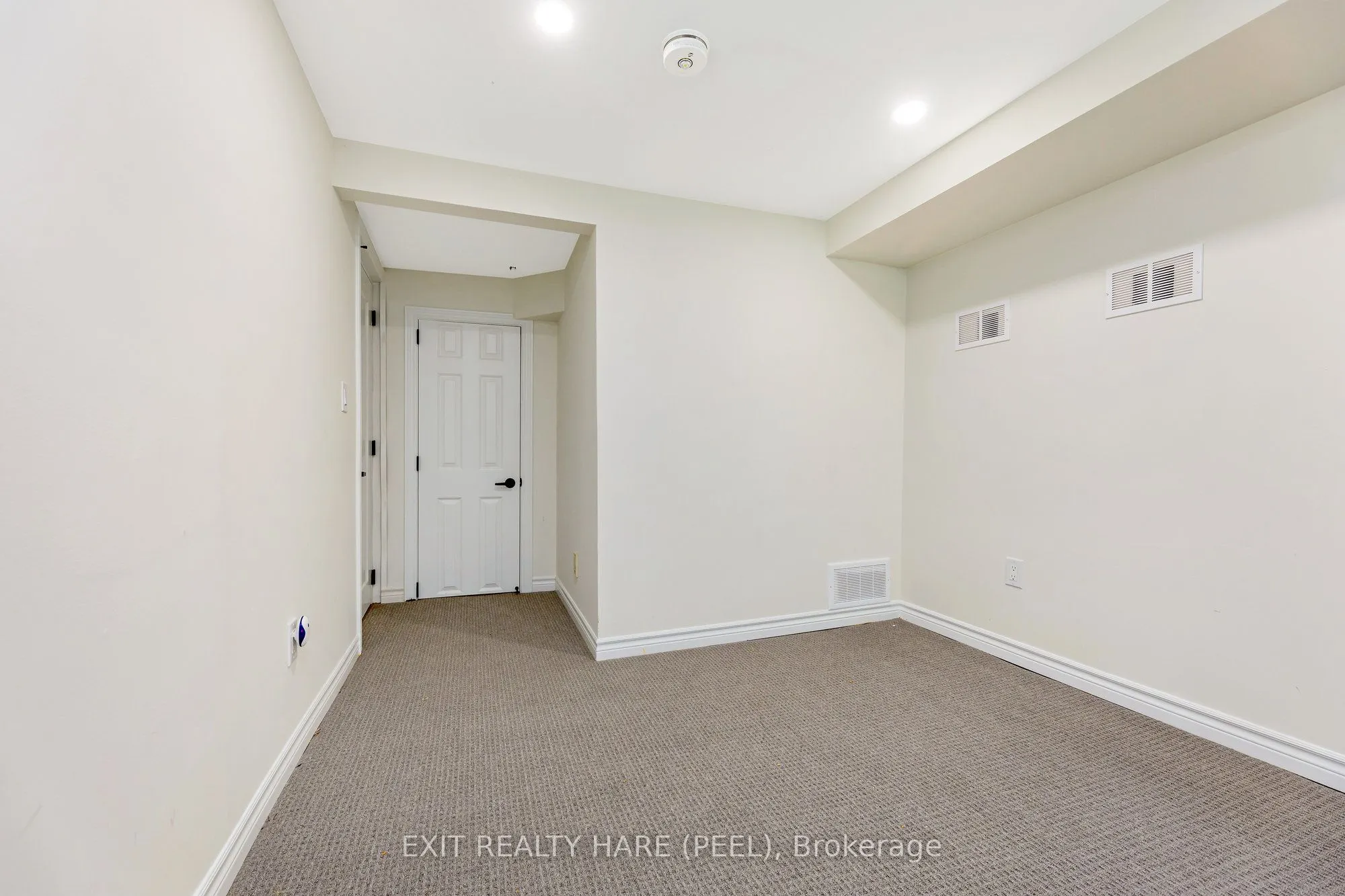 4 Moore Crescent