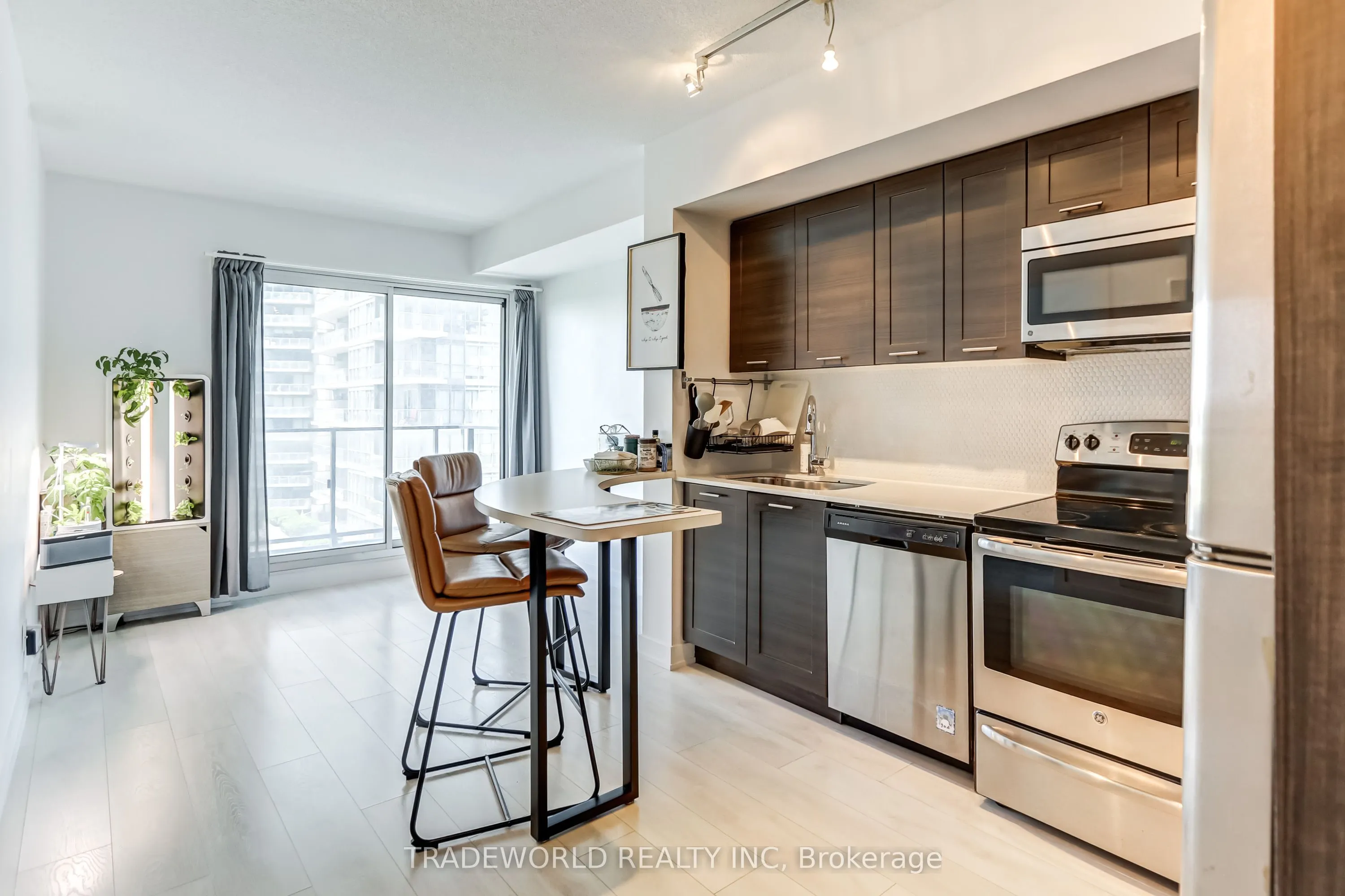 2220 Lakeshore Boulevard W, #1203