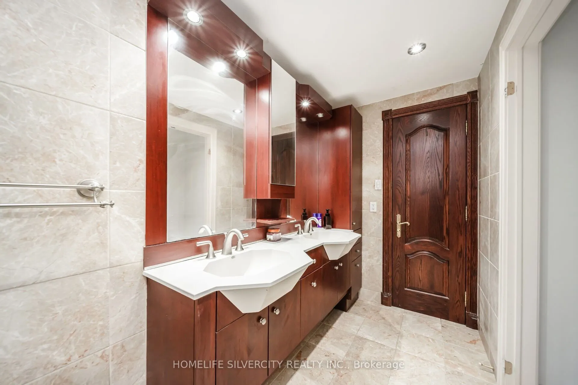 14 Rembrandt Crescent
