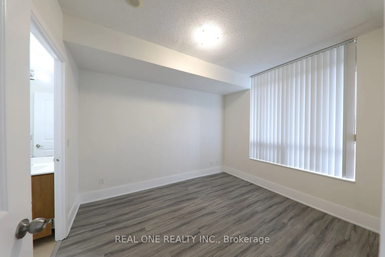 330 Burnhamthorpe Road W, #2708