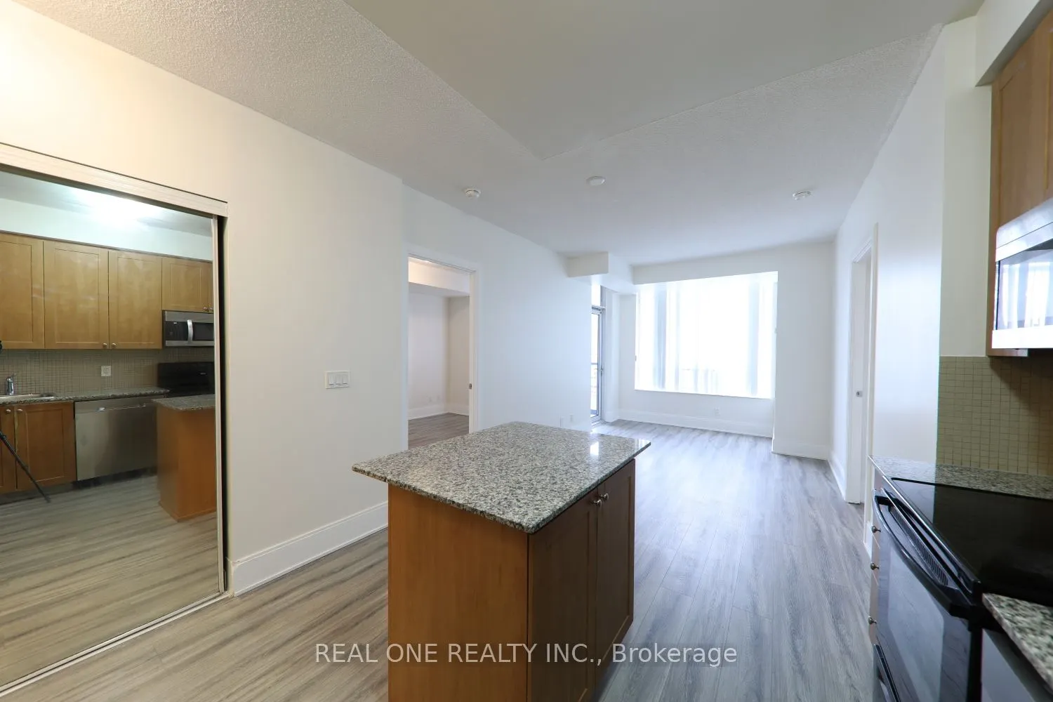 330 Burnhamthorpe Road W, #2708