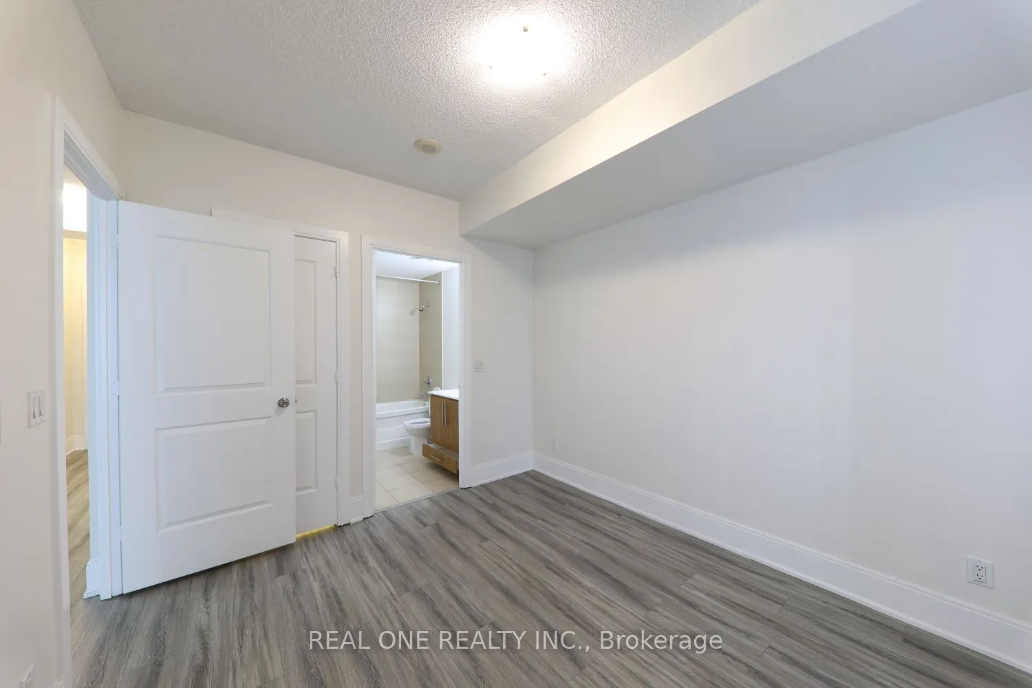 330 Burnhamthorpe Road W, #2708