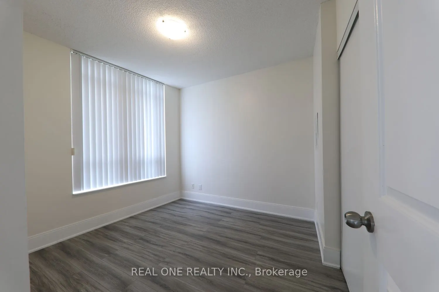 330 Burnhamthorpe Road W, #2708