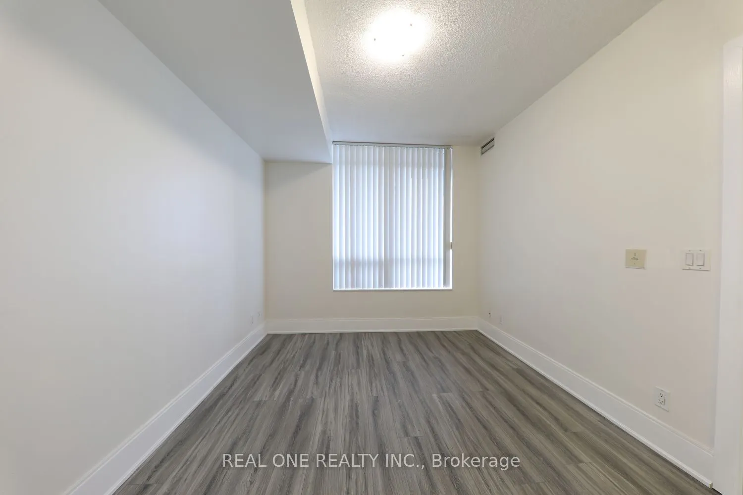 330 Burnhamthorpe Road W, #2708