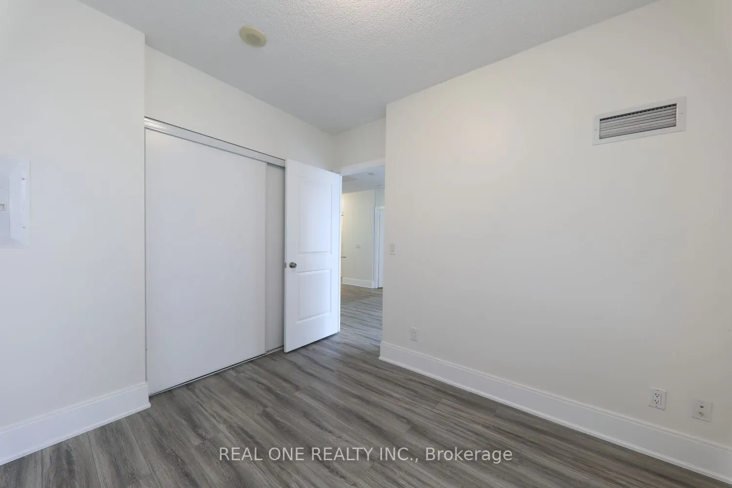 330 Burnhamthorpe Road W, #2708