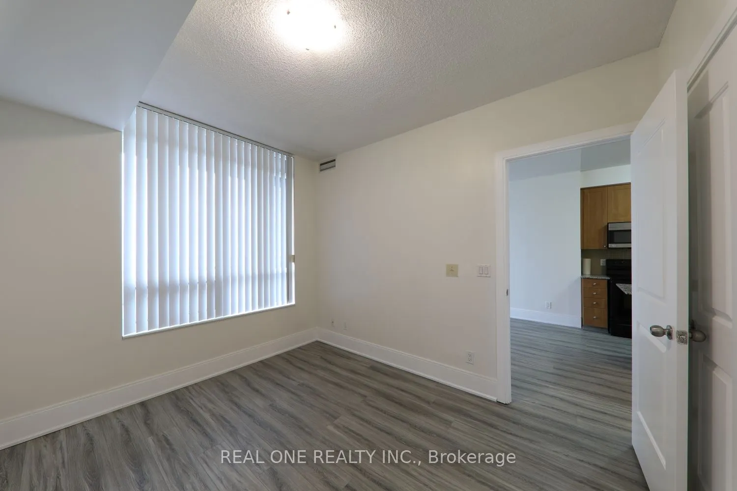 330 Burnhamthorpe Road W, #2708